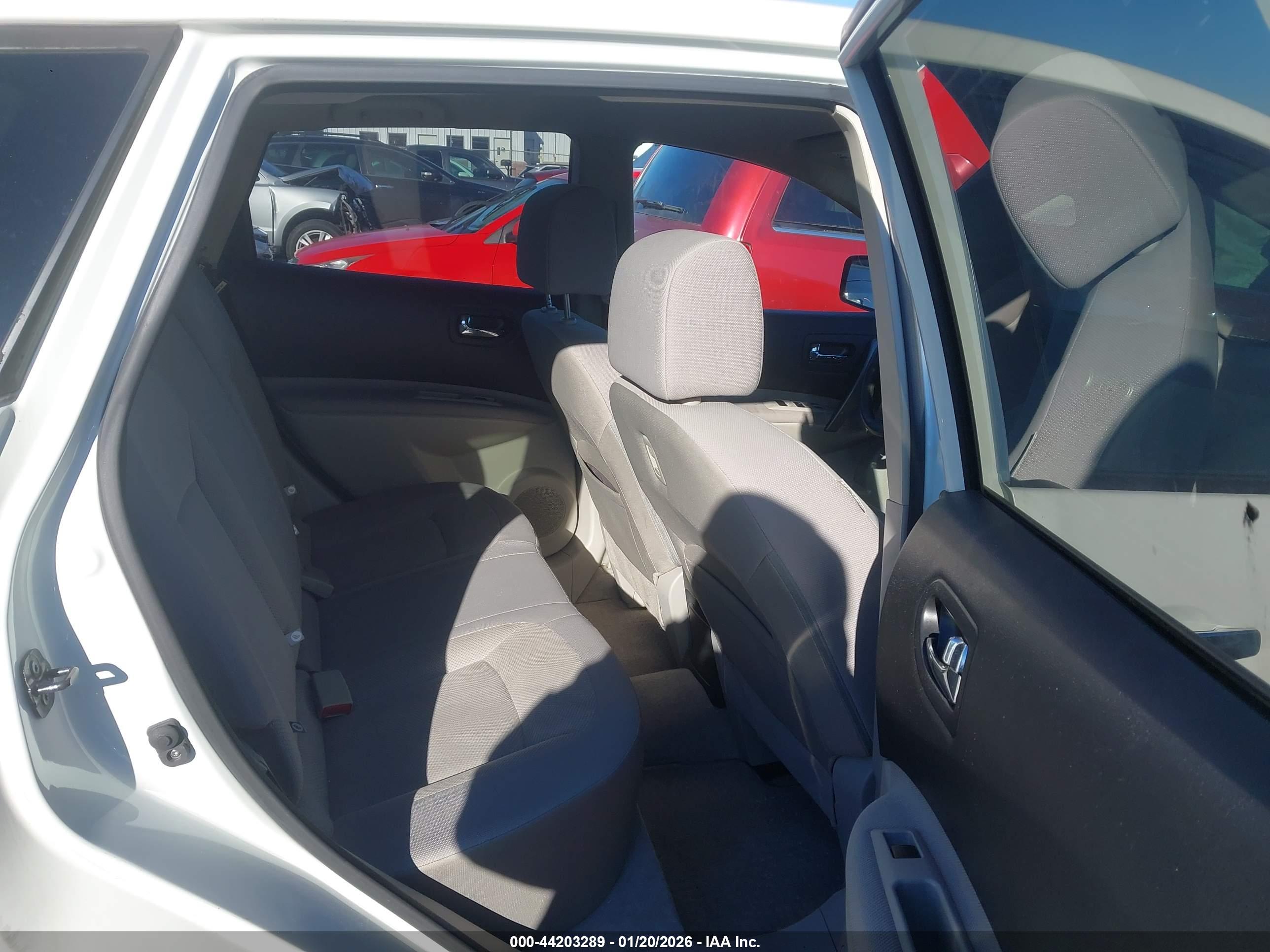 NISSAN ROGUE image 8