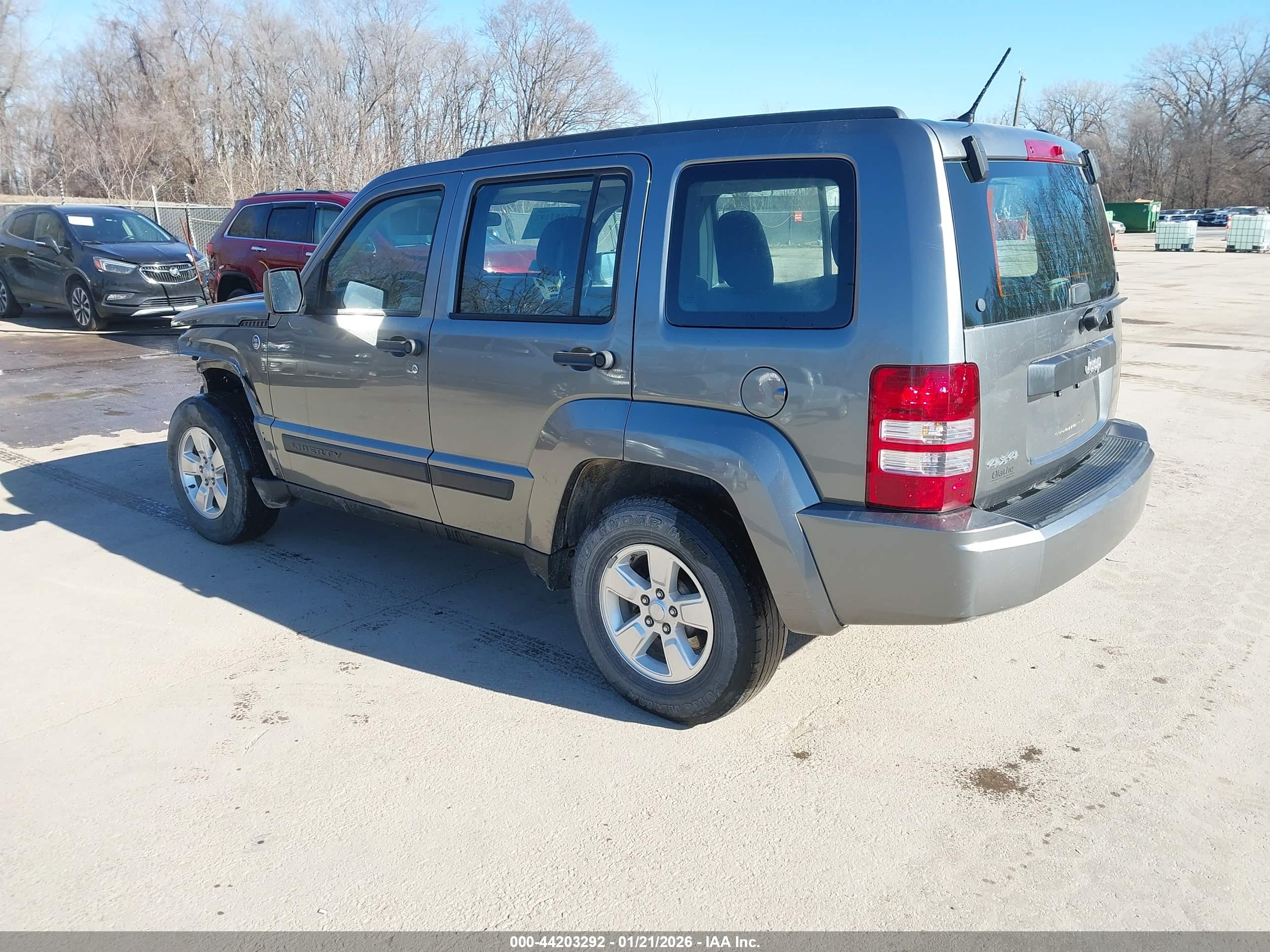 JEEP LIBERTY image 3