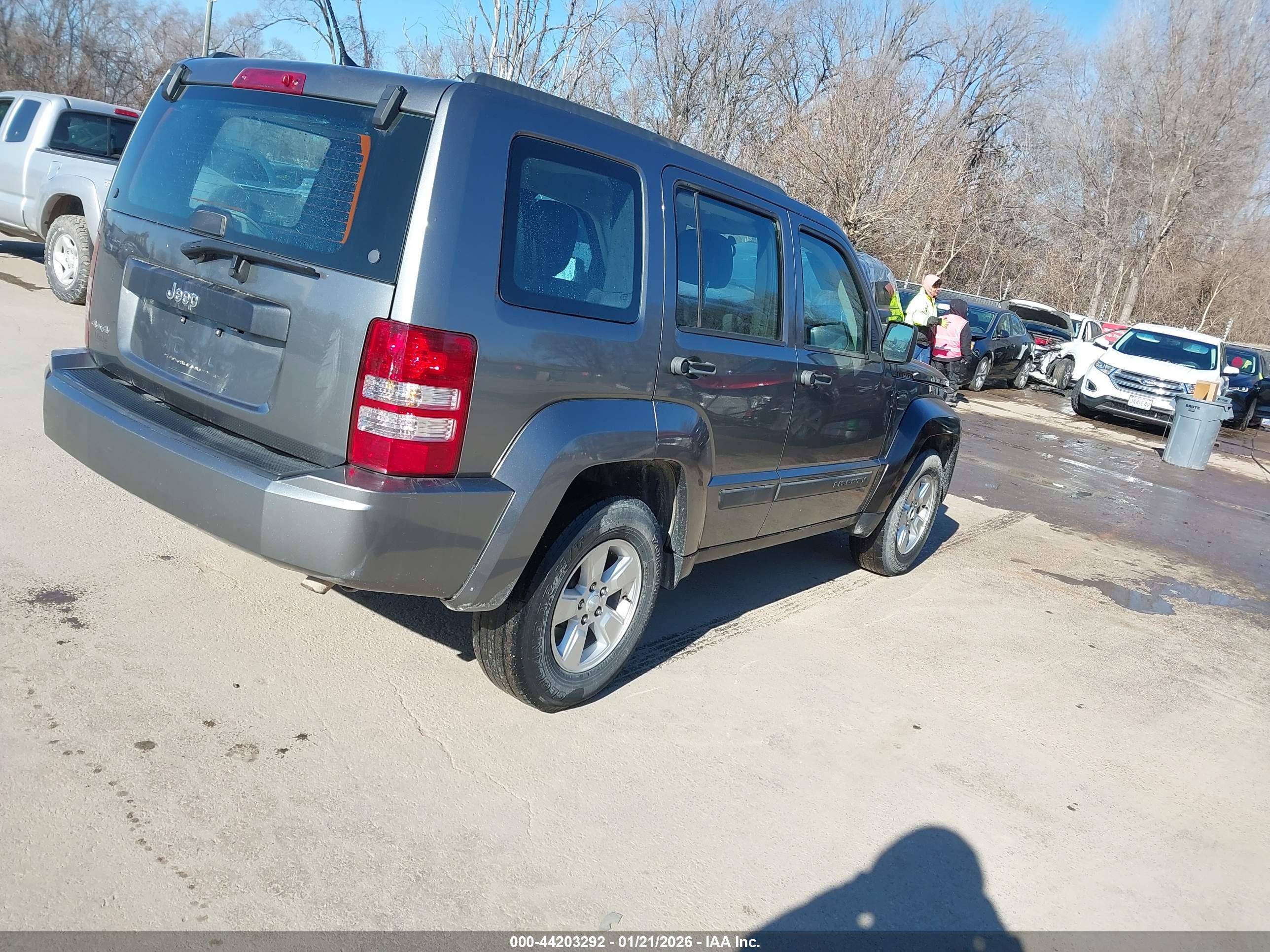 JEEP LIBERTY image 4