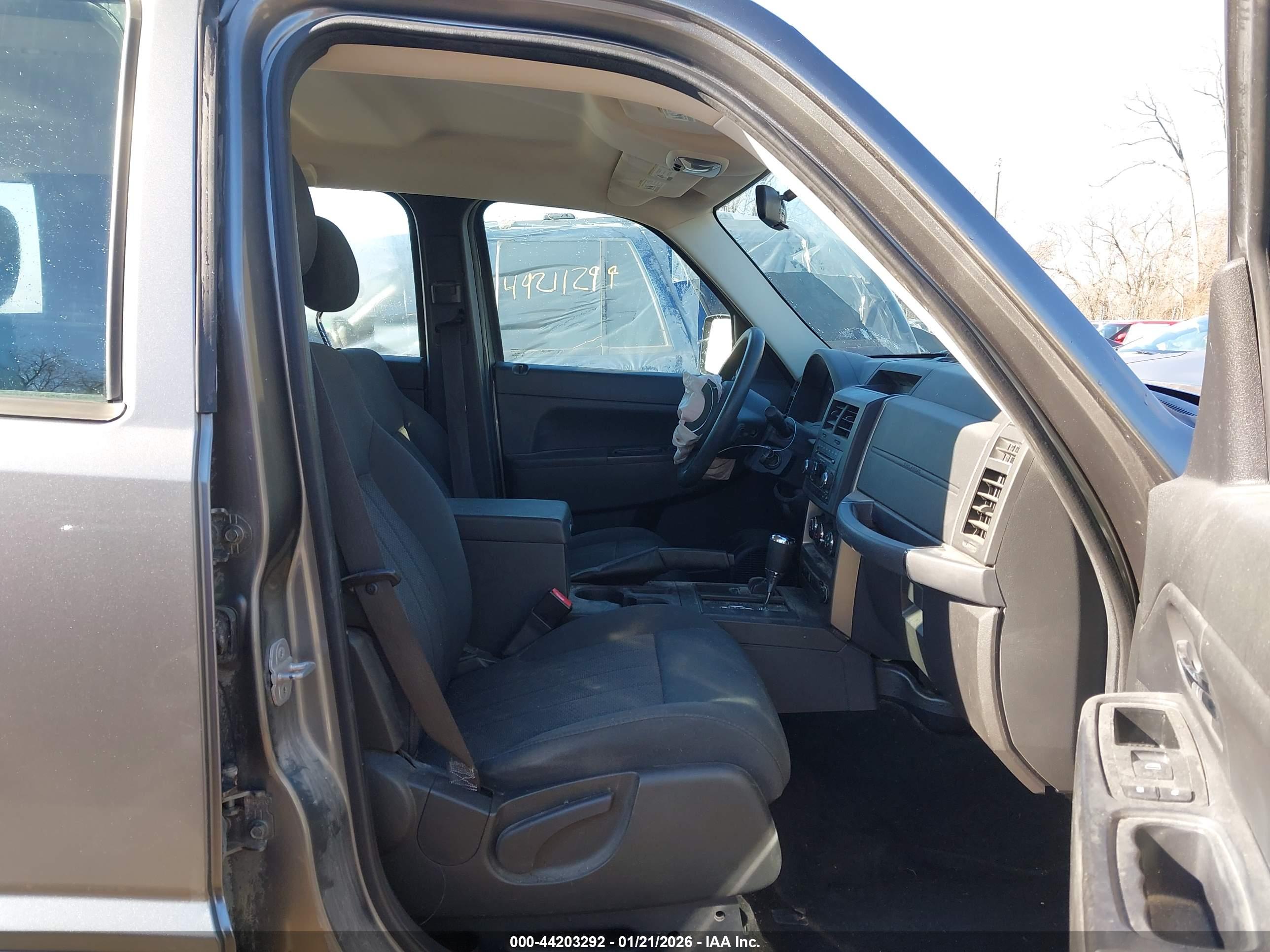 JEEP LIBERTY image 5
