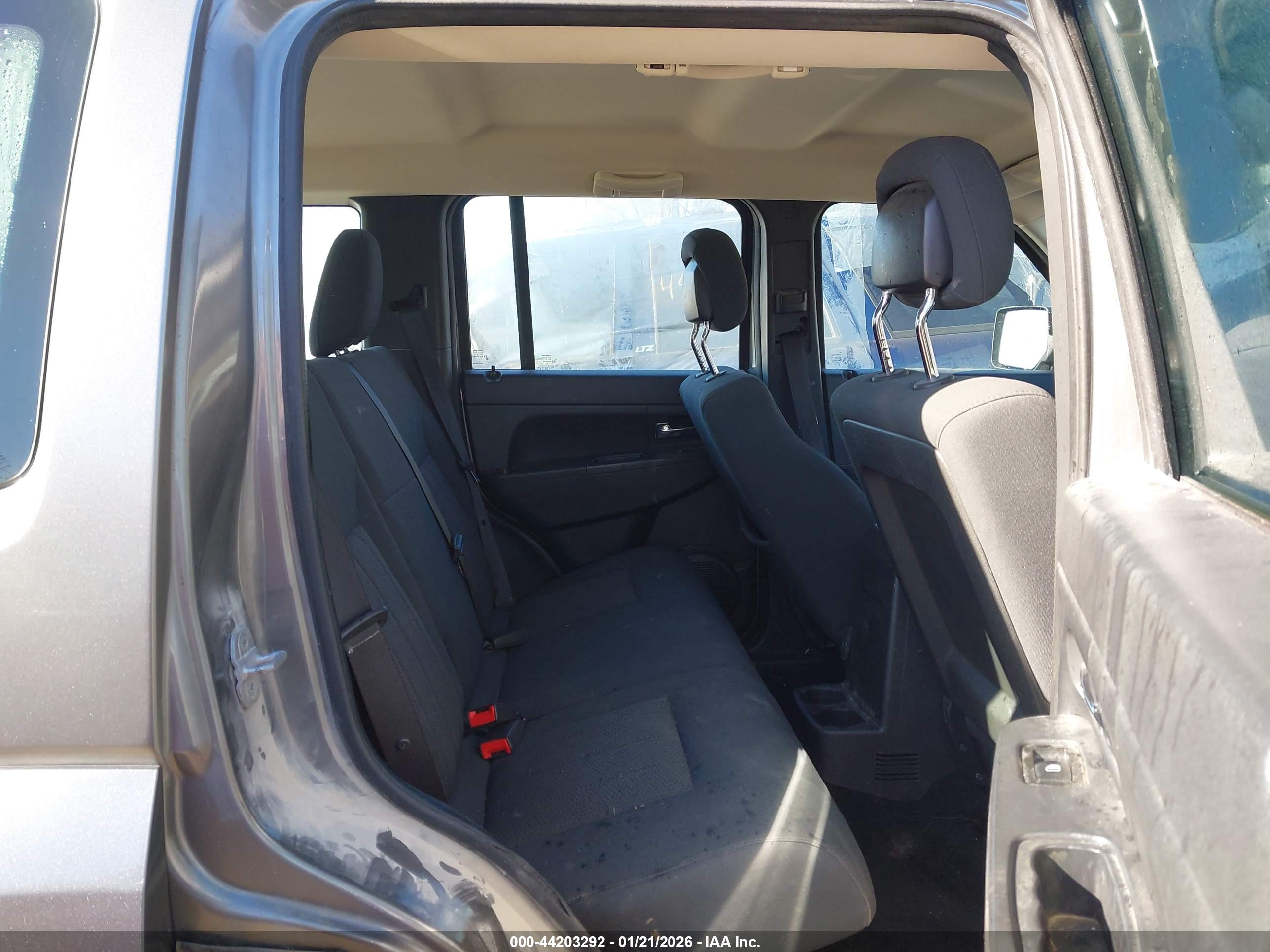JEEP LIBERTY image 8