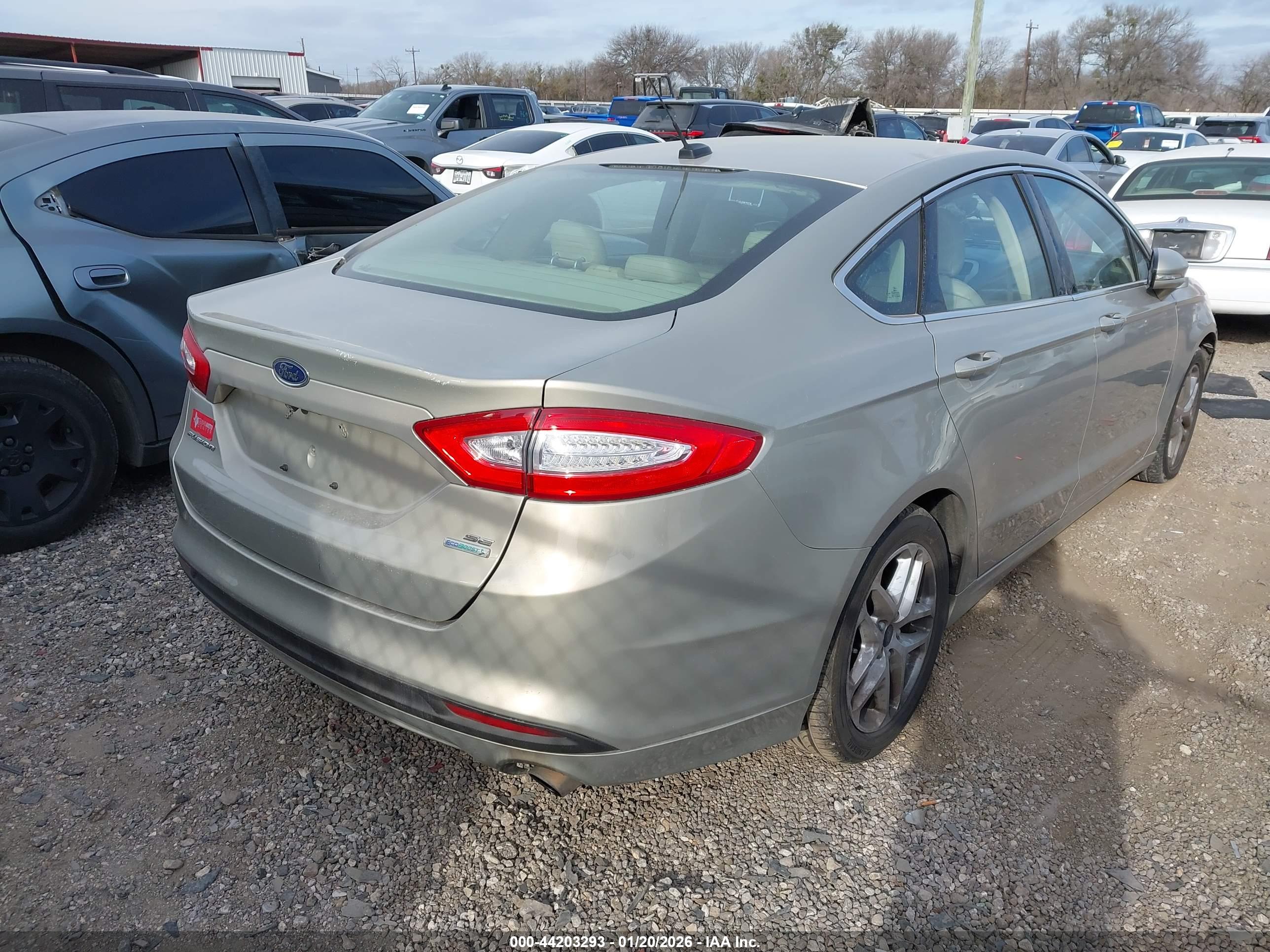 FORD FUSION image 4