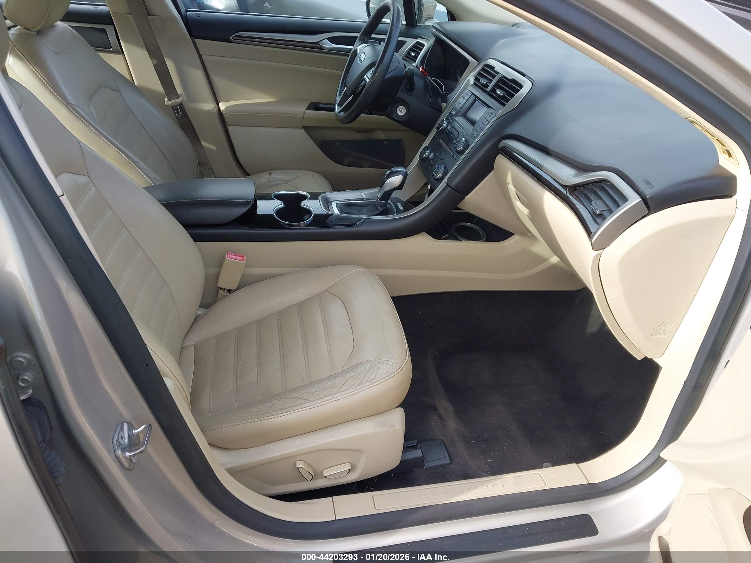 FORD FUSION image 5
