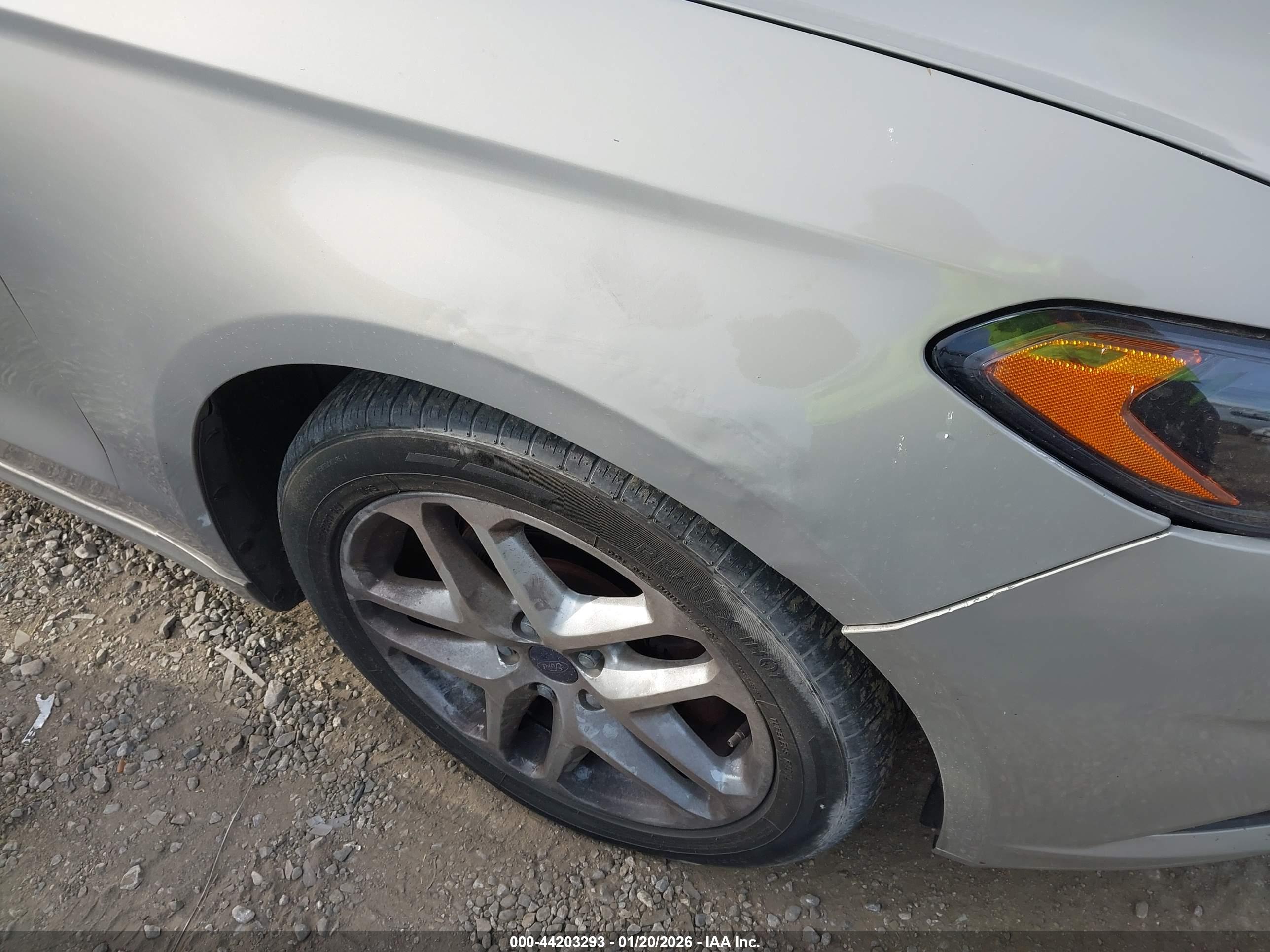 FORD FUSION image 6