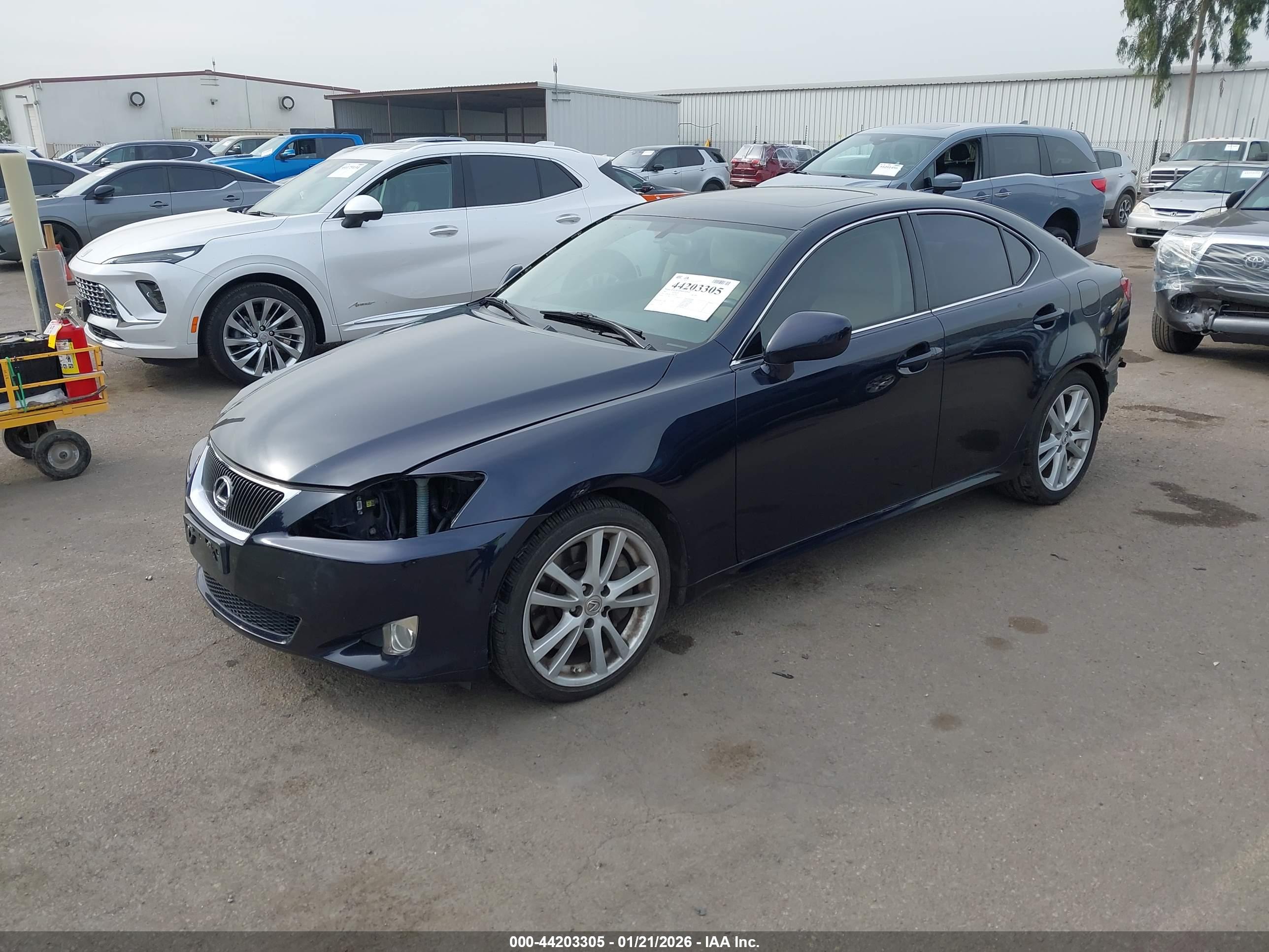 LEXUS IS image 2