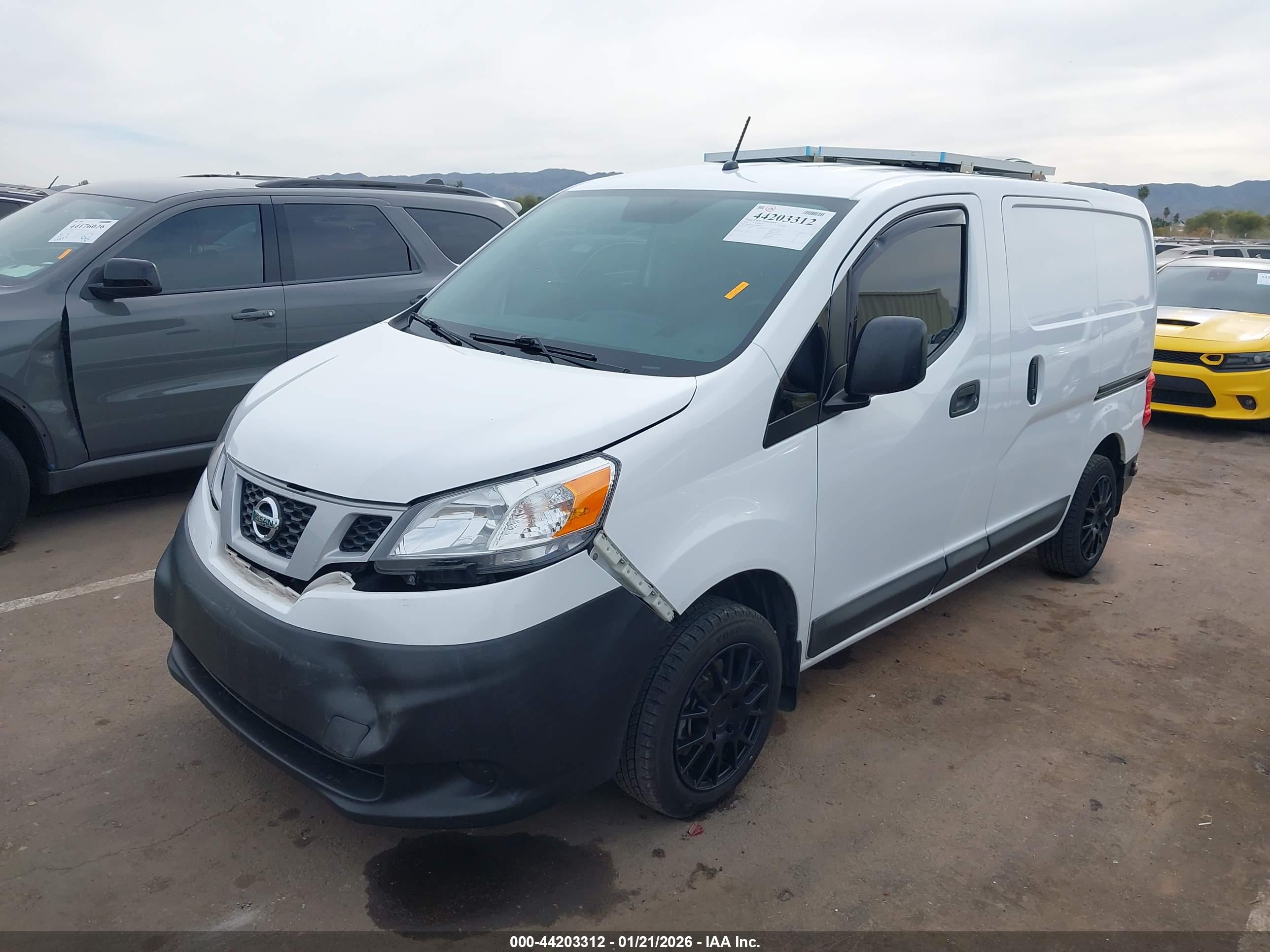 NISSAN NV200 image 2