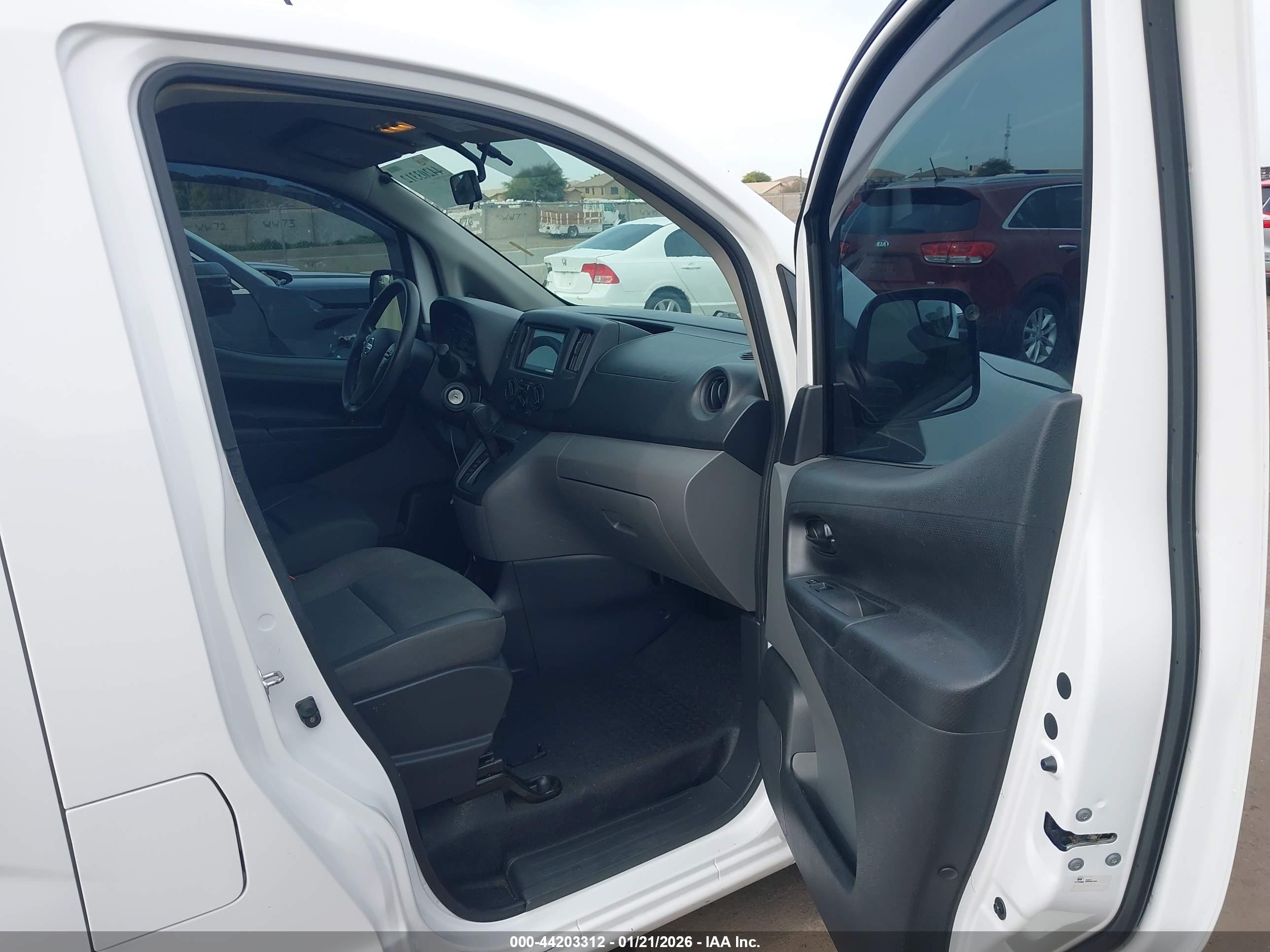 NISSAN NV200 image 5