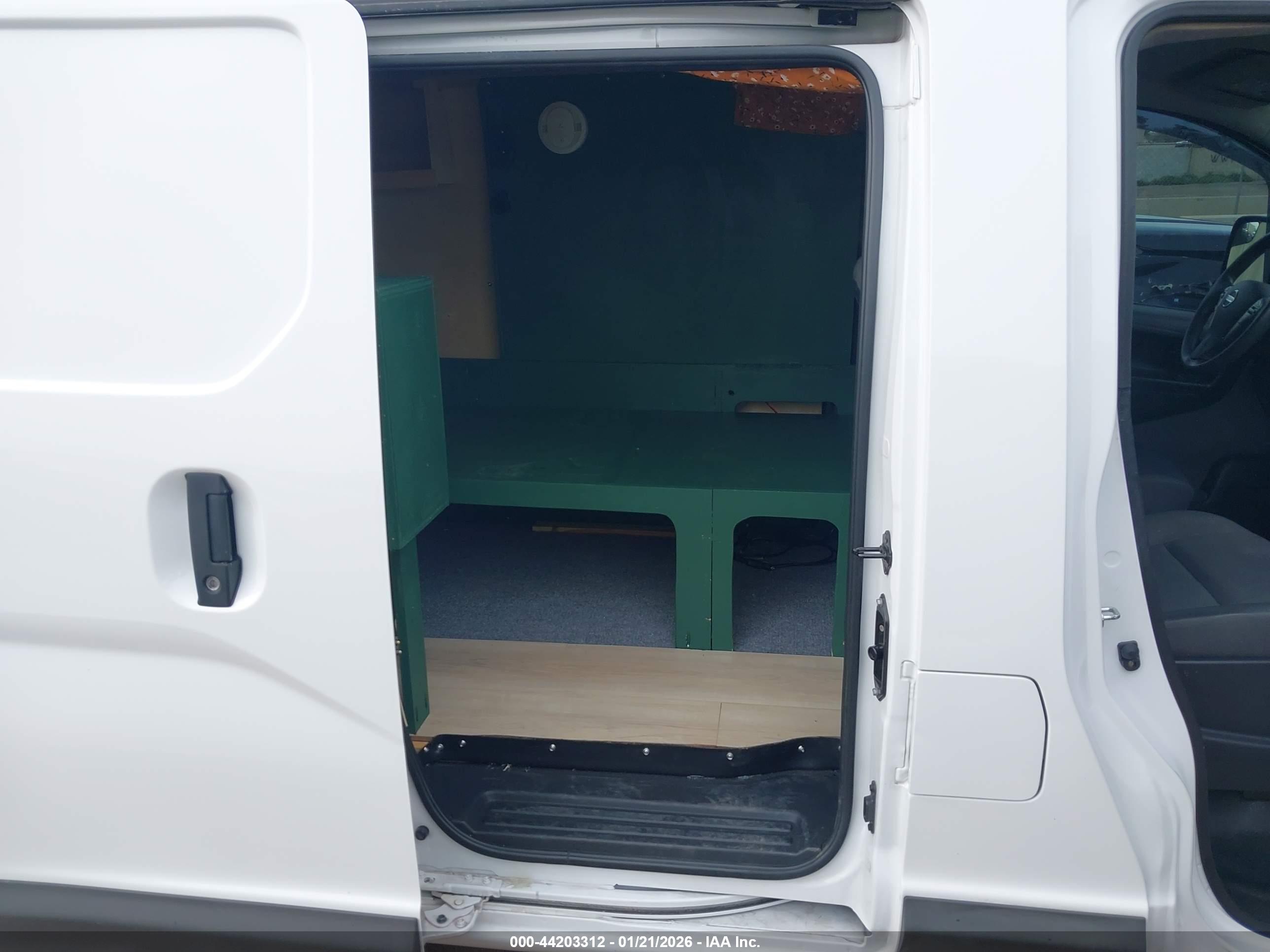 NISSAN NV200 image 8