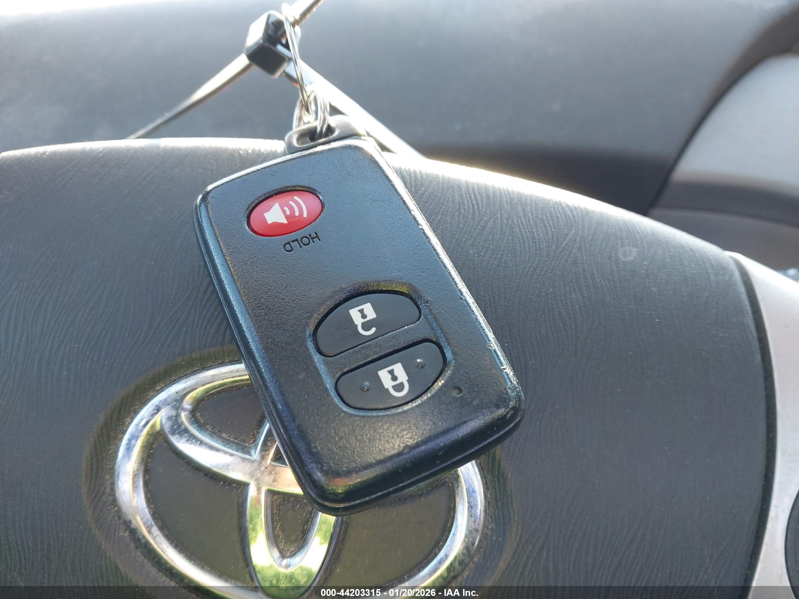 TOYOTA PRIUS image 11