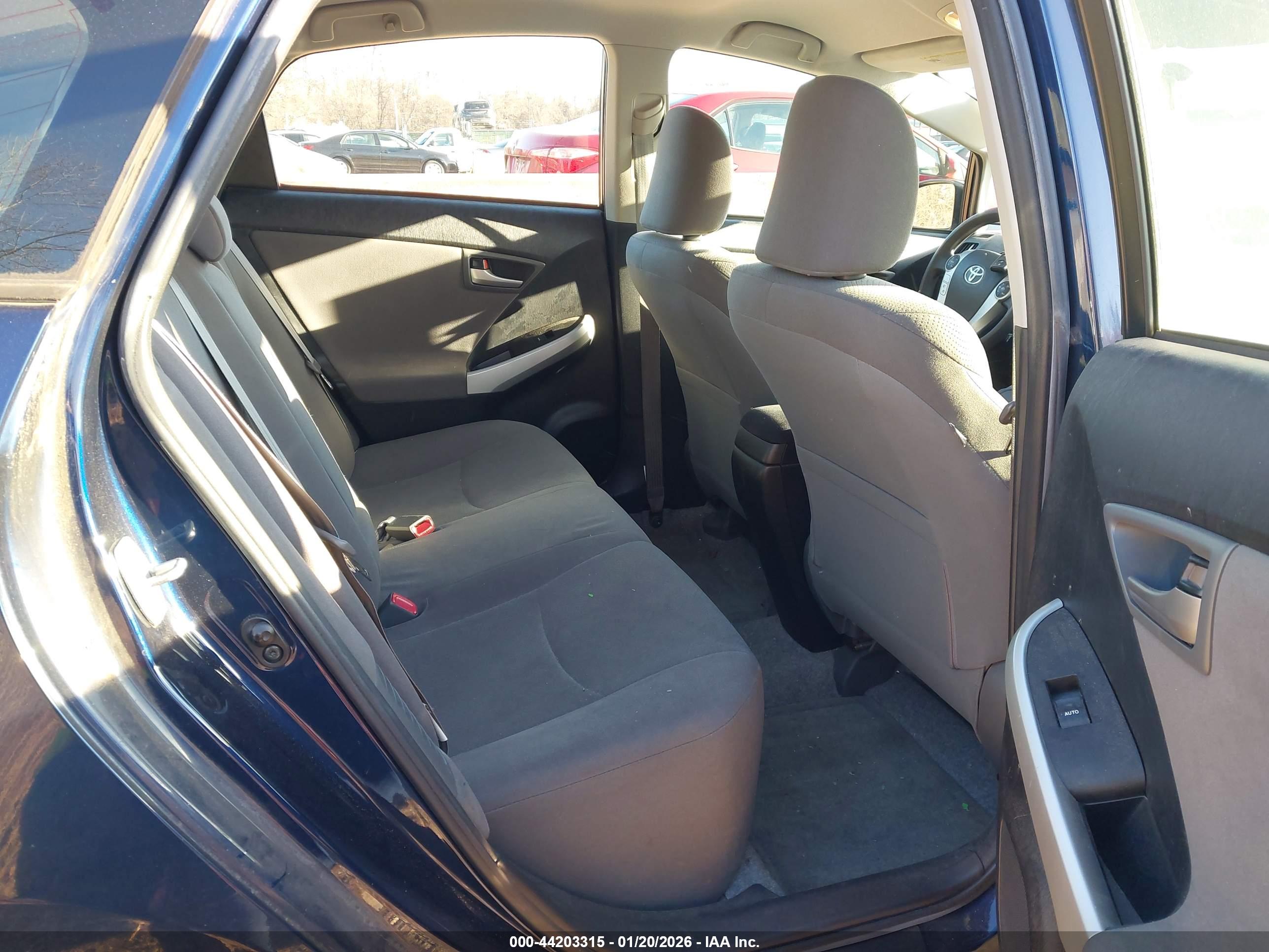TOYOTA PRIUS image 8