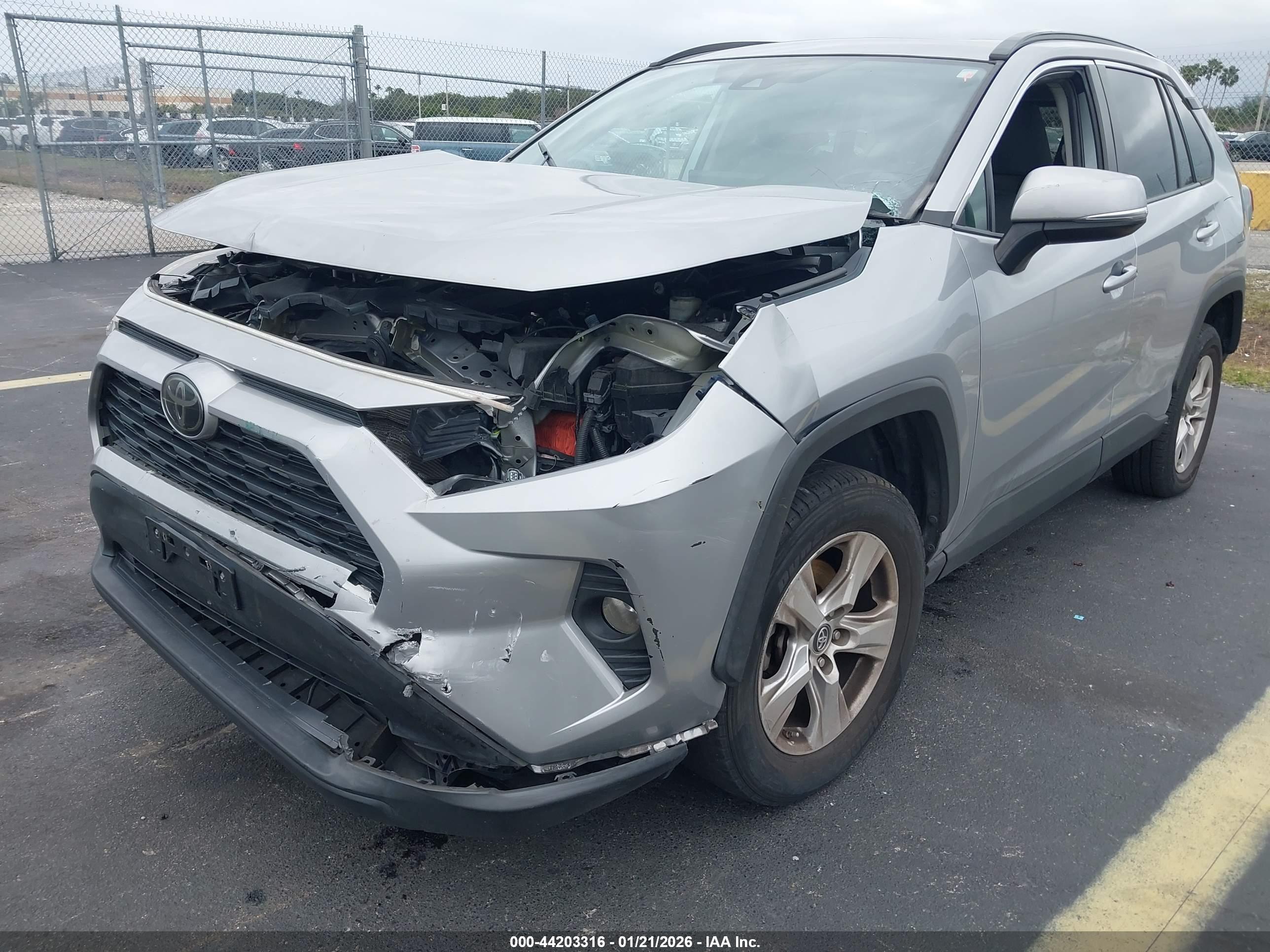 TOYOTA RAV4 image 6