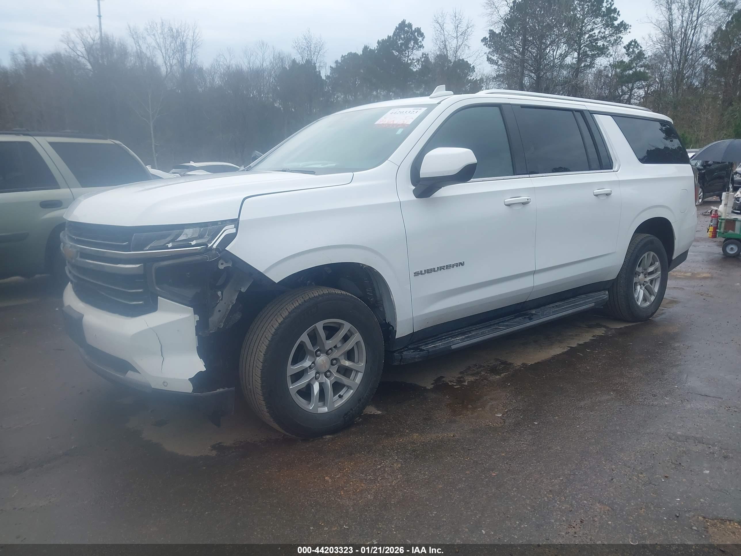 CHEVROLET SUBURBAN image 2