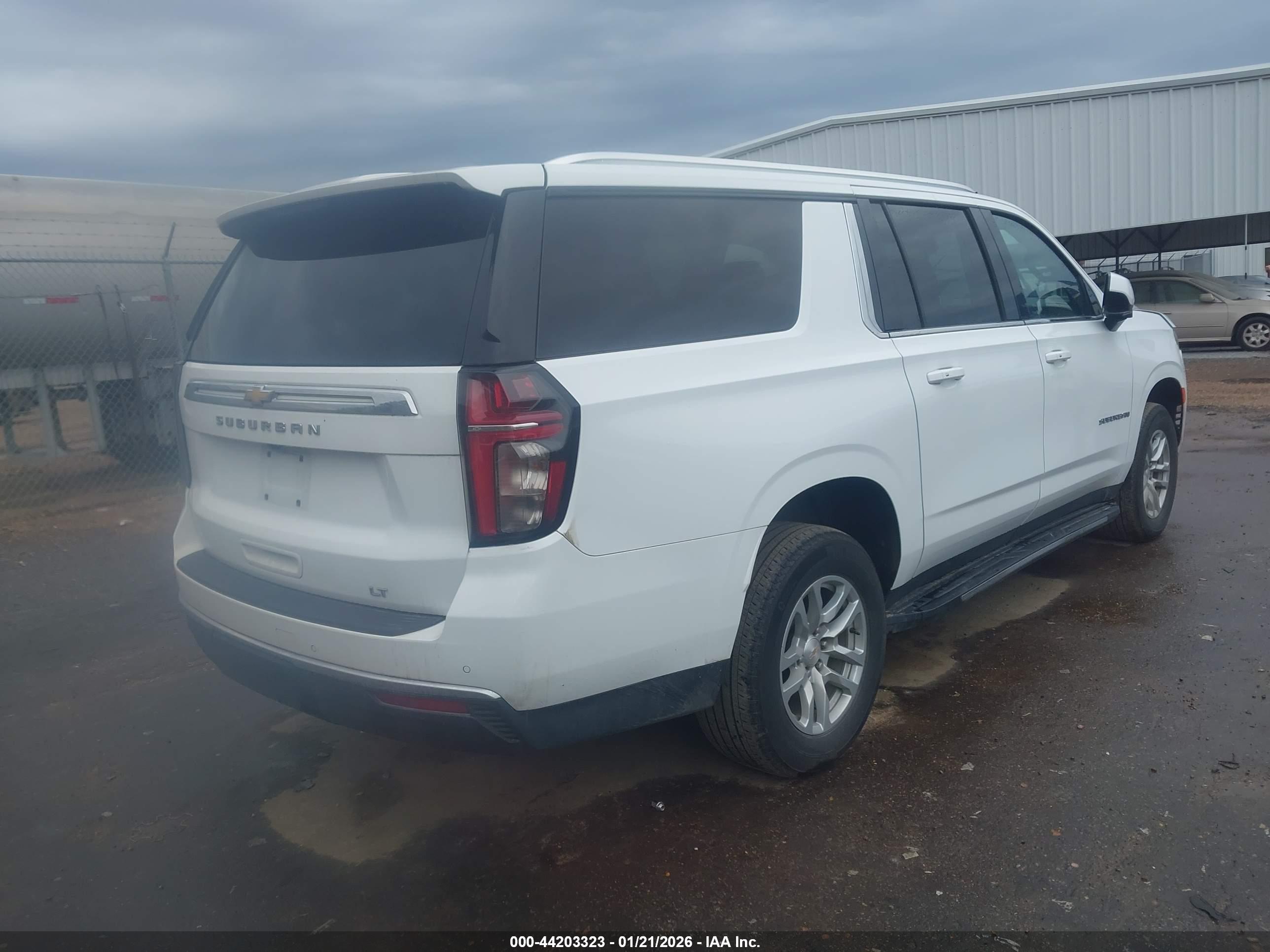 CHEVROLET SUBURBAN image 4