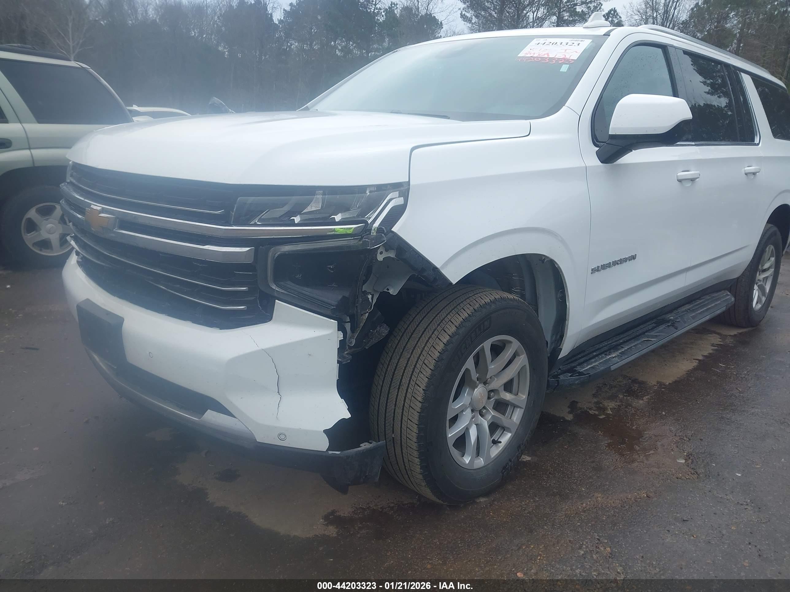 CHEVROLET SUBURBAN image 6