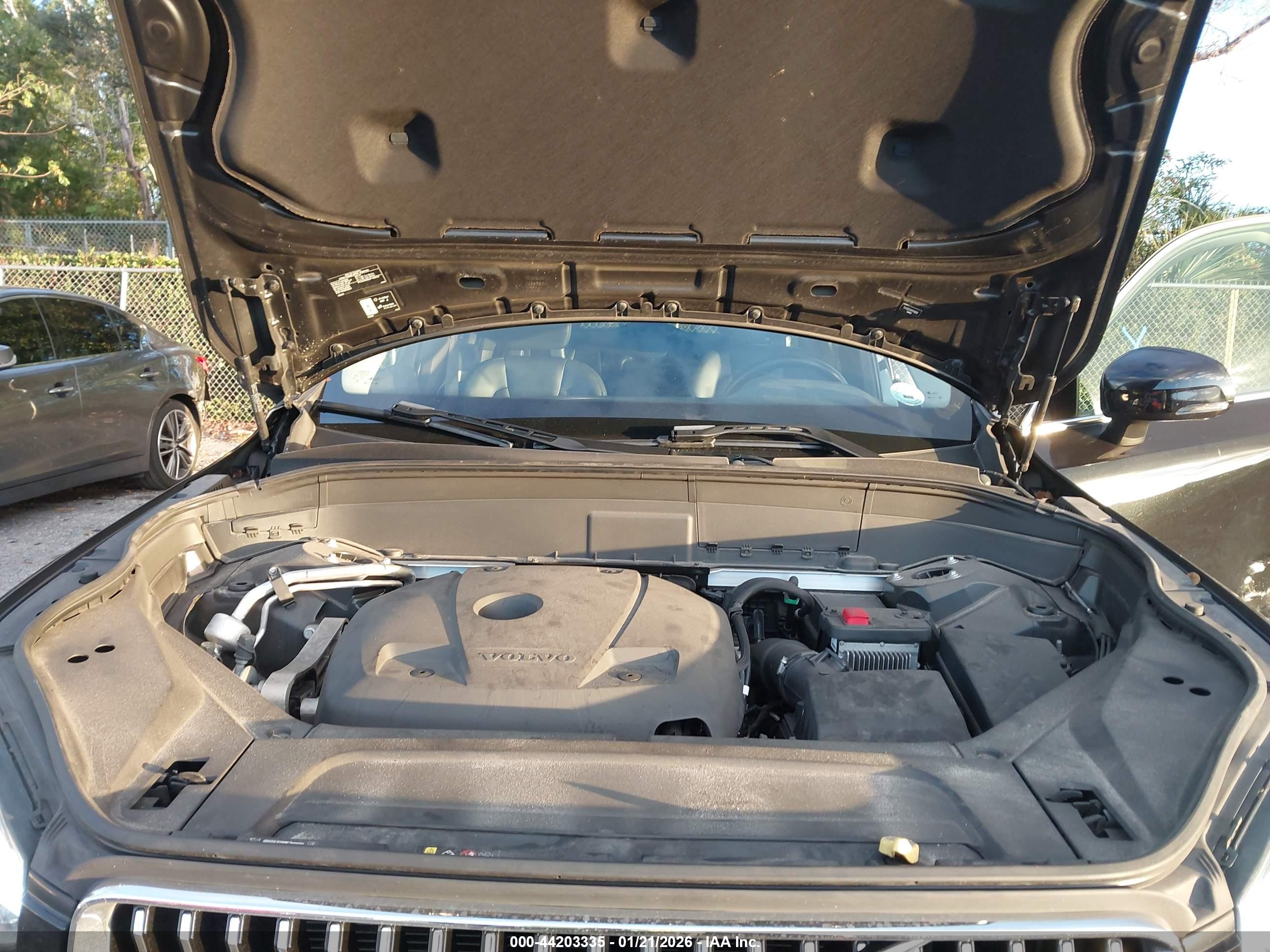 VOLVO XC90 image 10