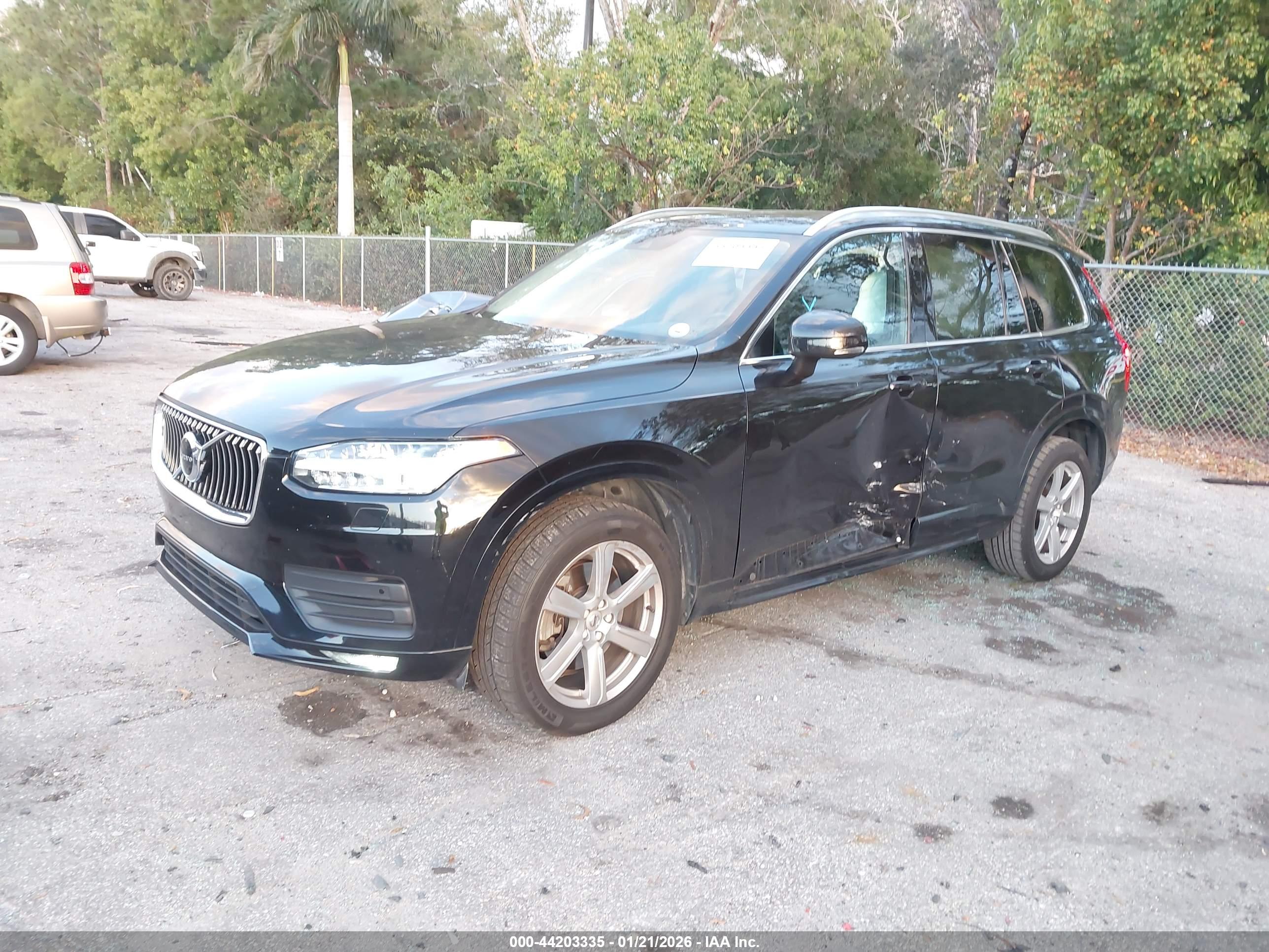 VOLVO XC90 image 2