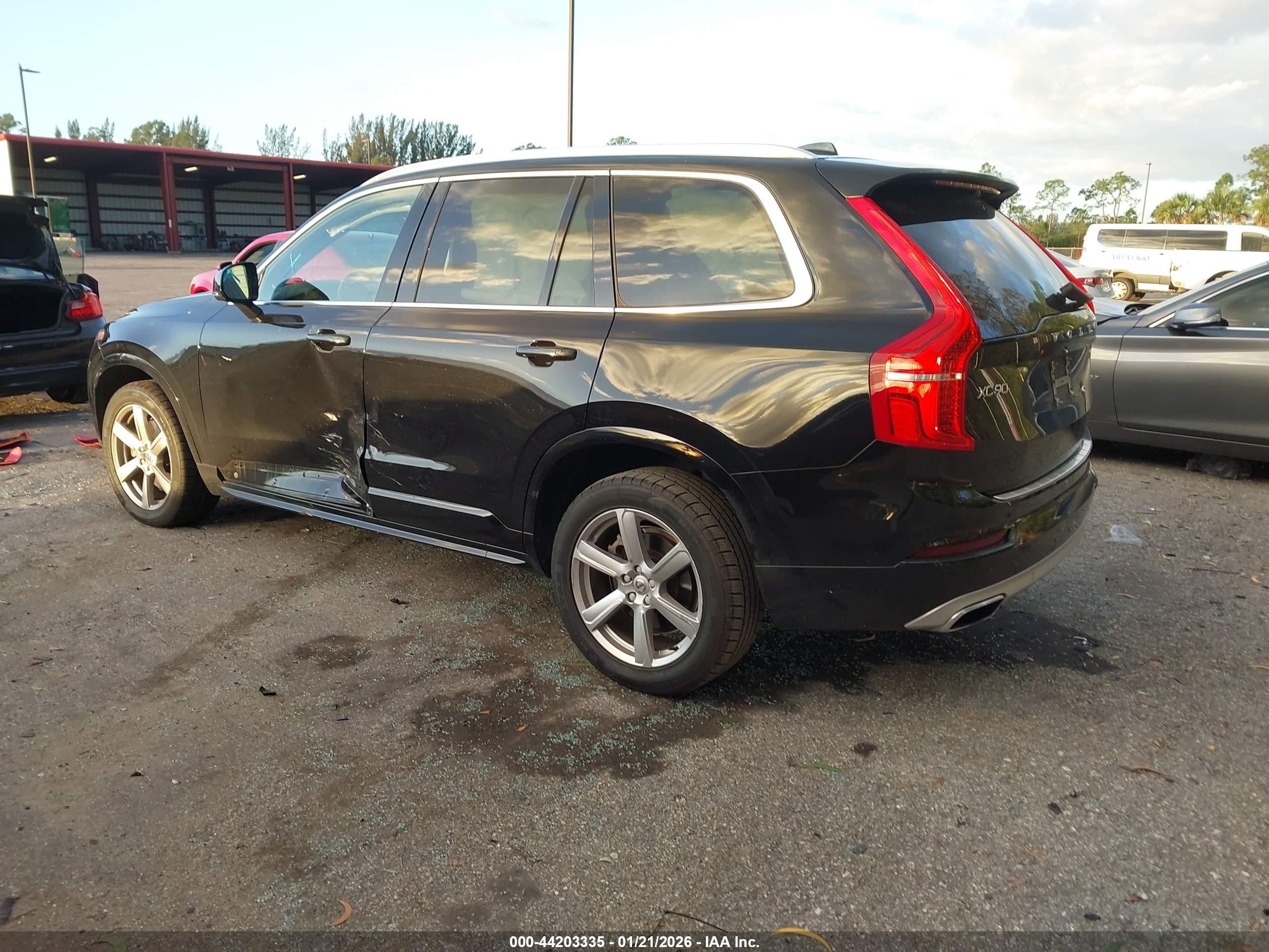 VOLVO XC90 image 3