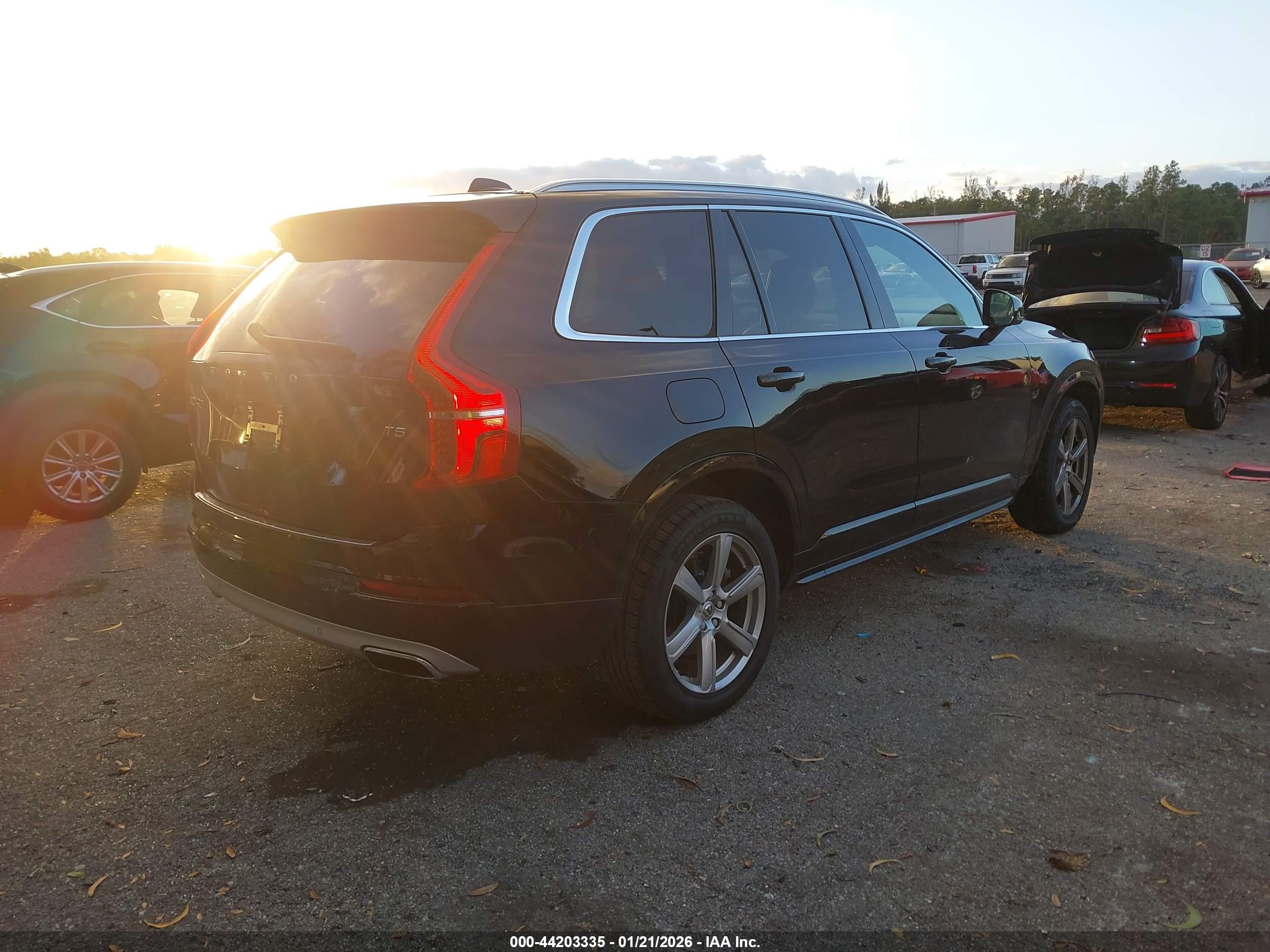 VOLVO XC90 image 4