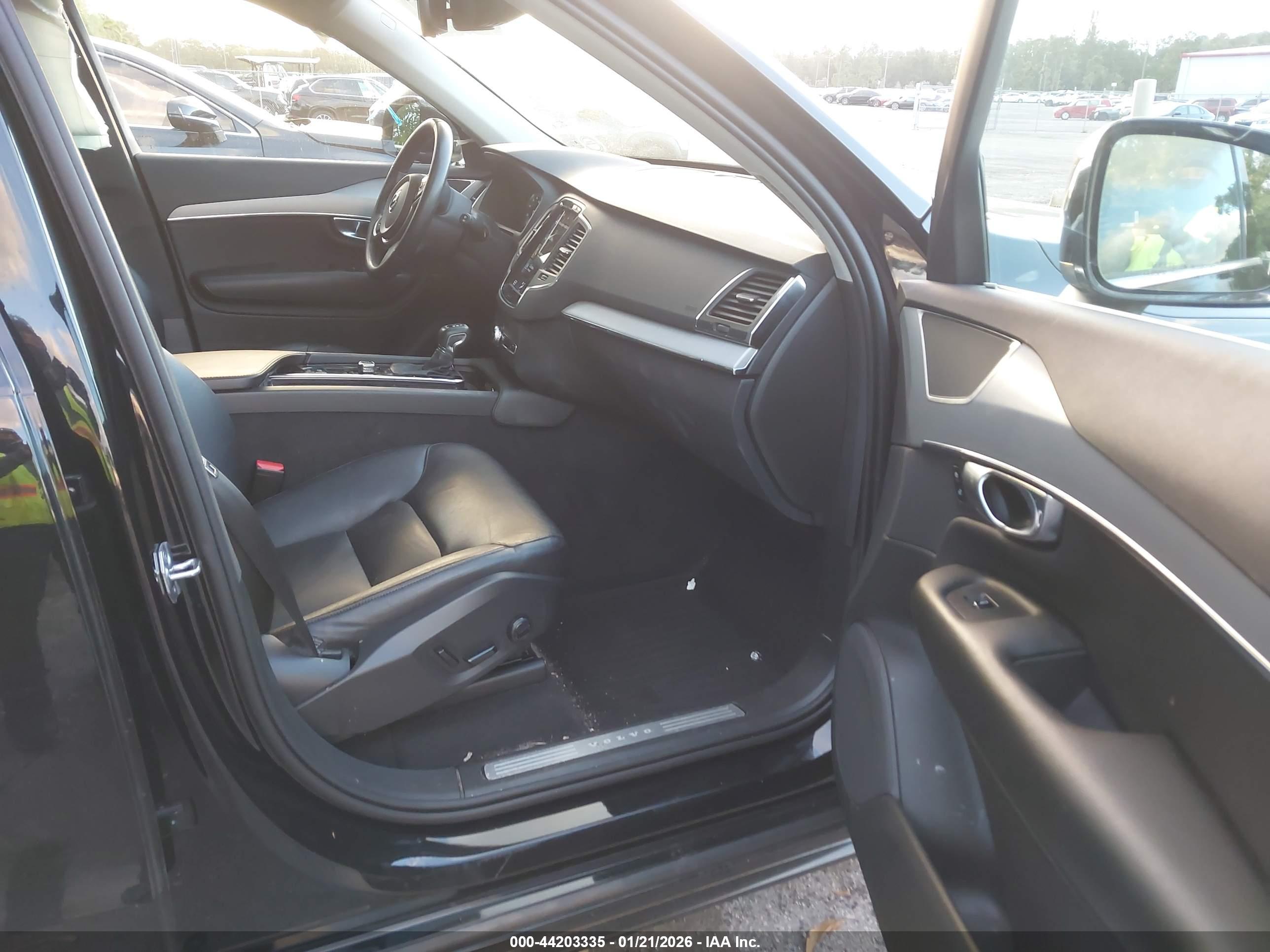 VOLVO XC90 image 5