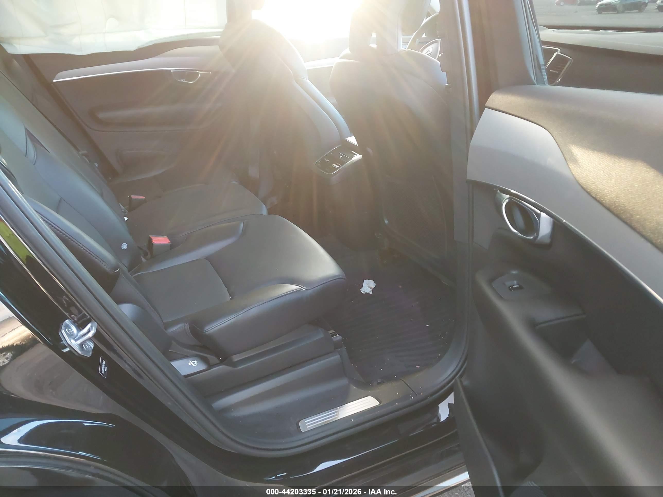 VOLVO XC90 image 8