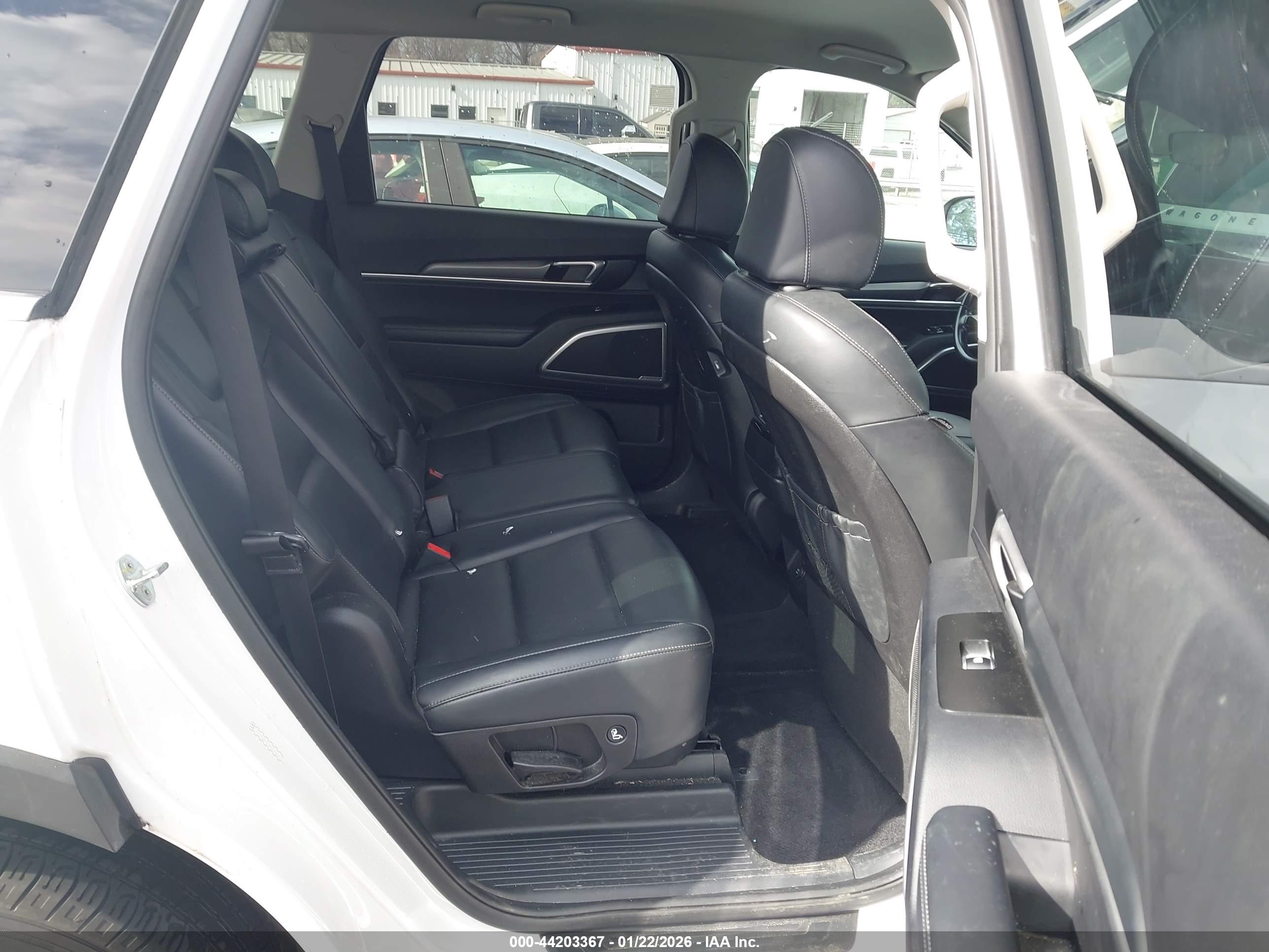 KIA TELLURIDE image 8