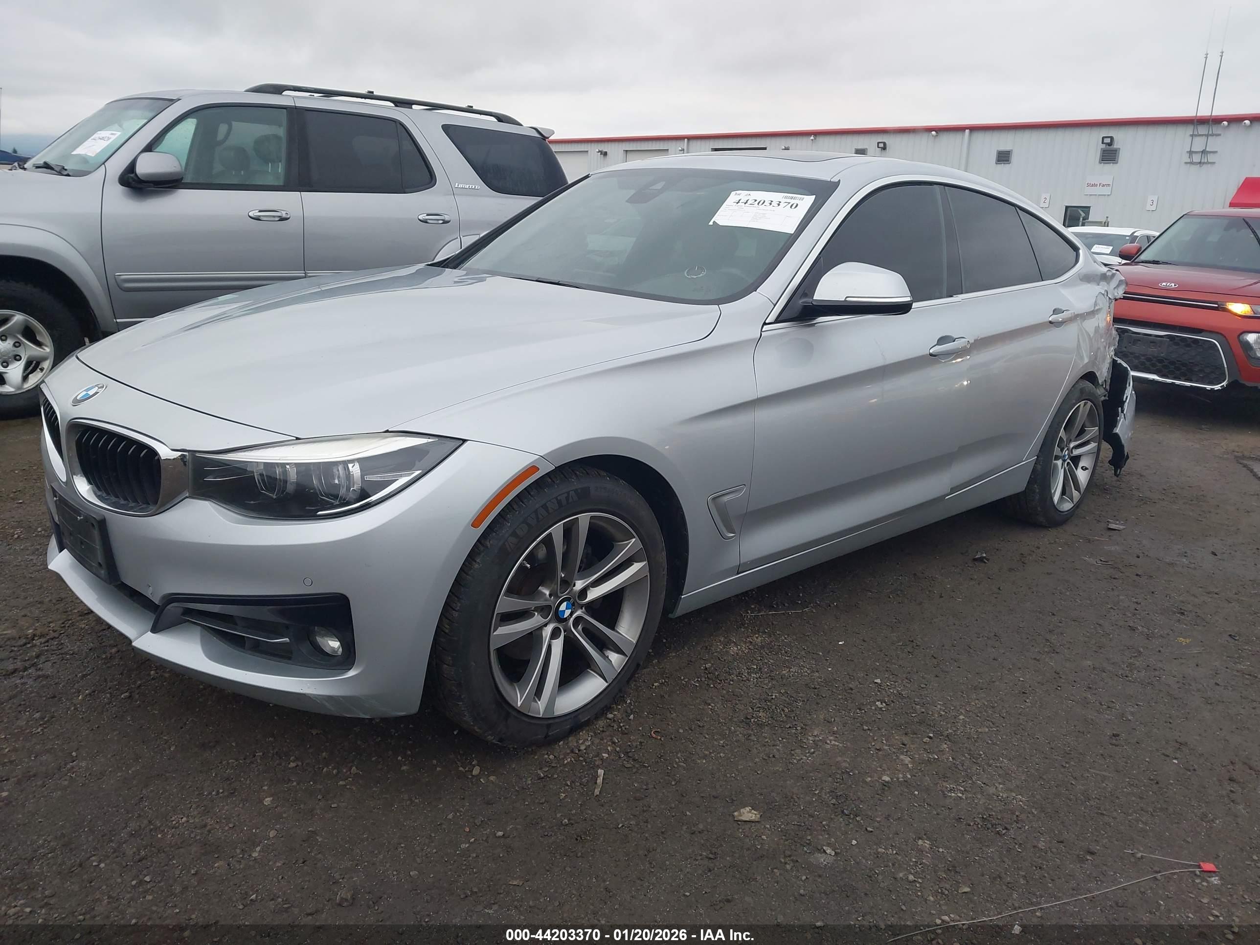 BMW 330I image 2