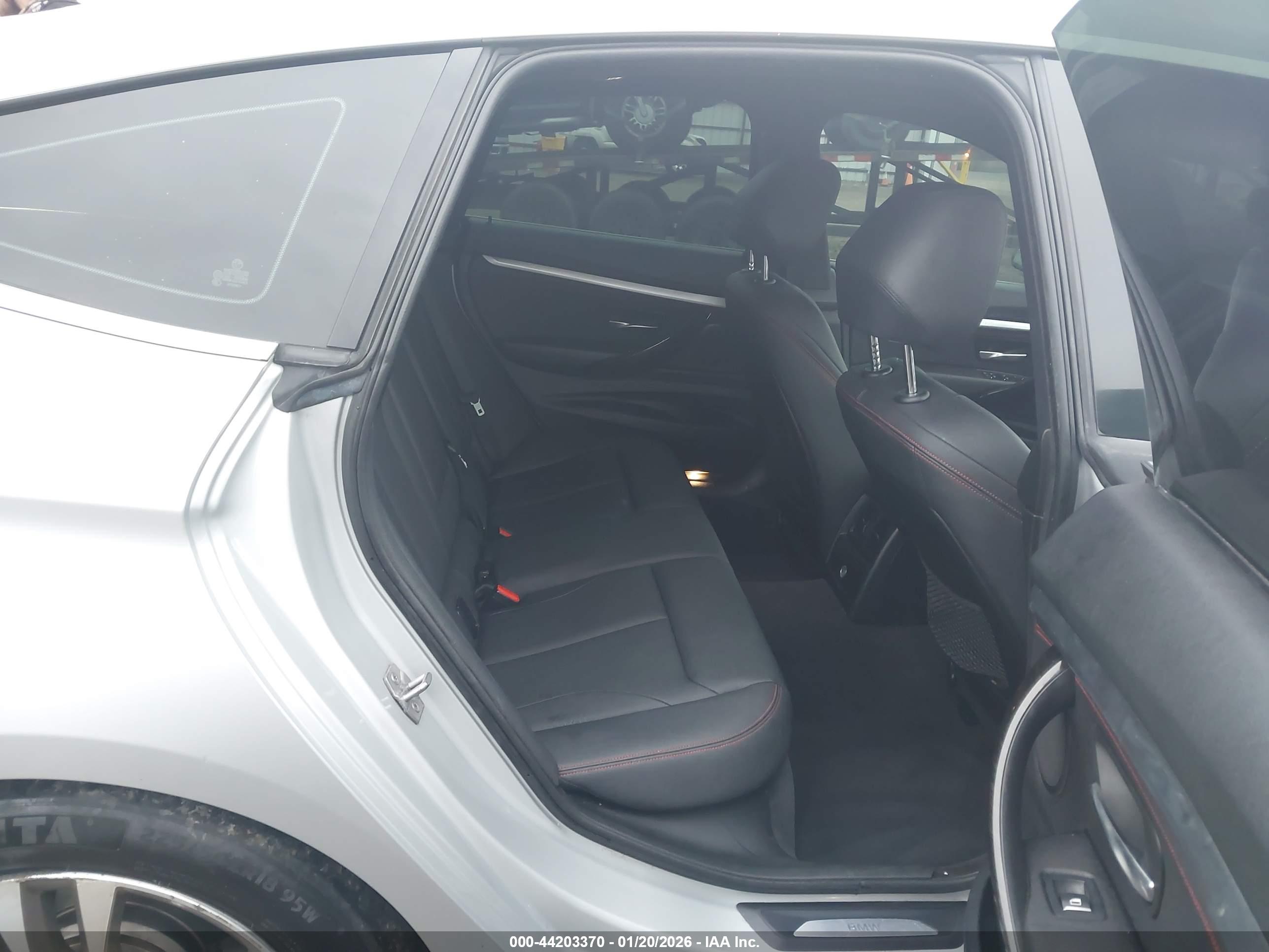 BMW 330I image 8