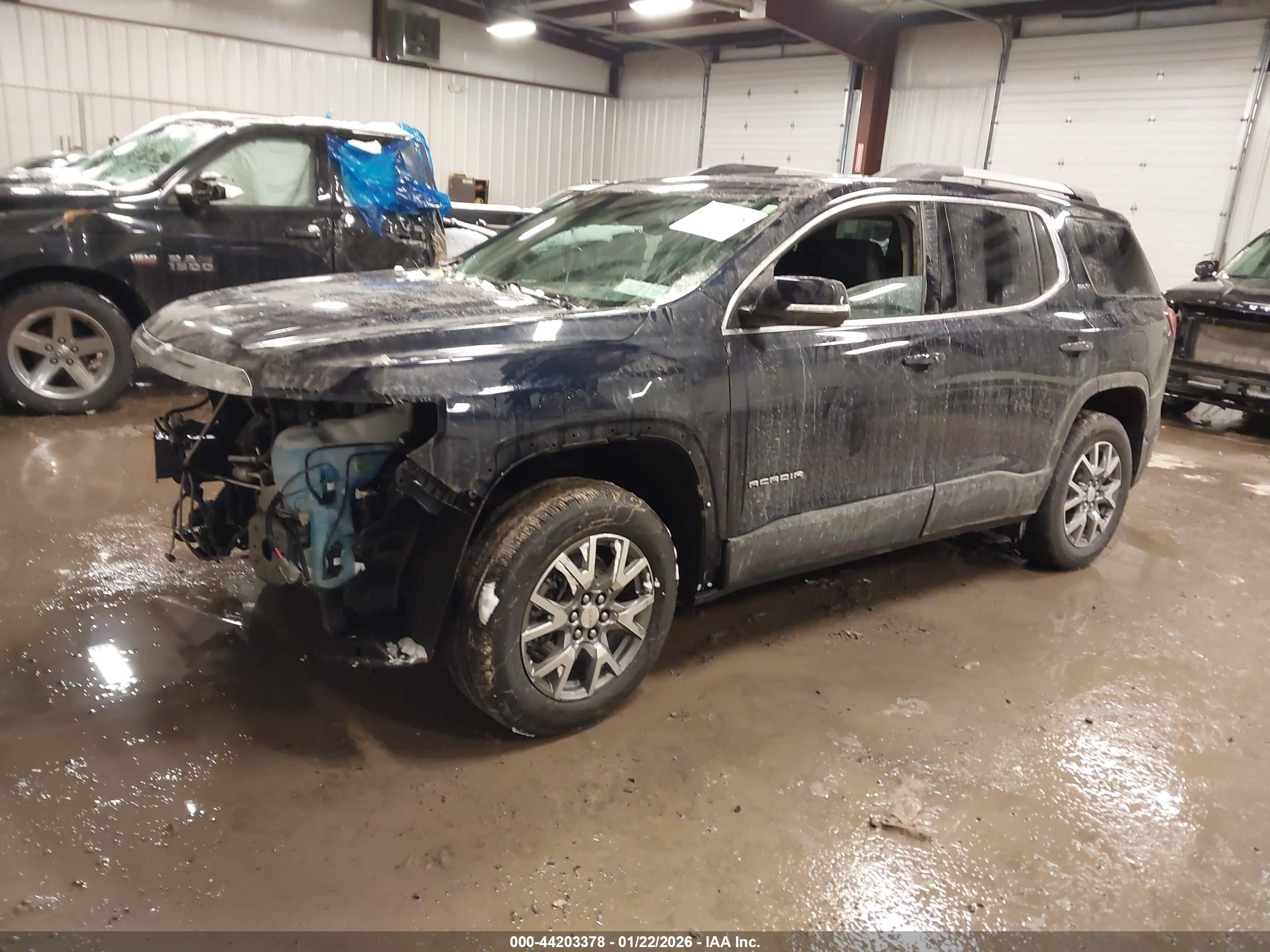 GMC ACADIA image 2