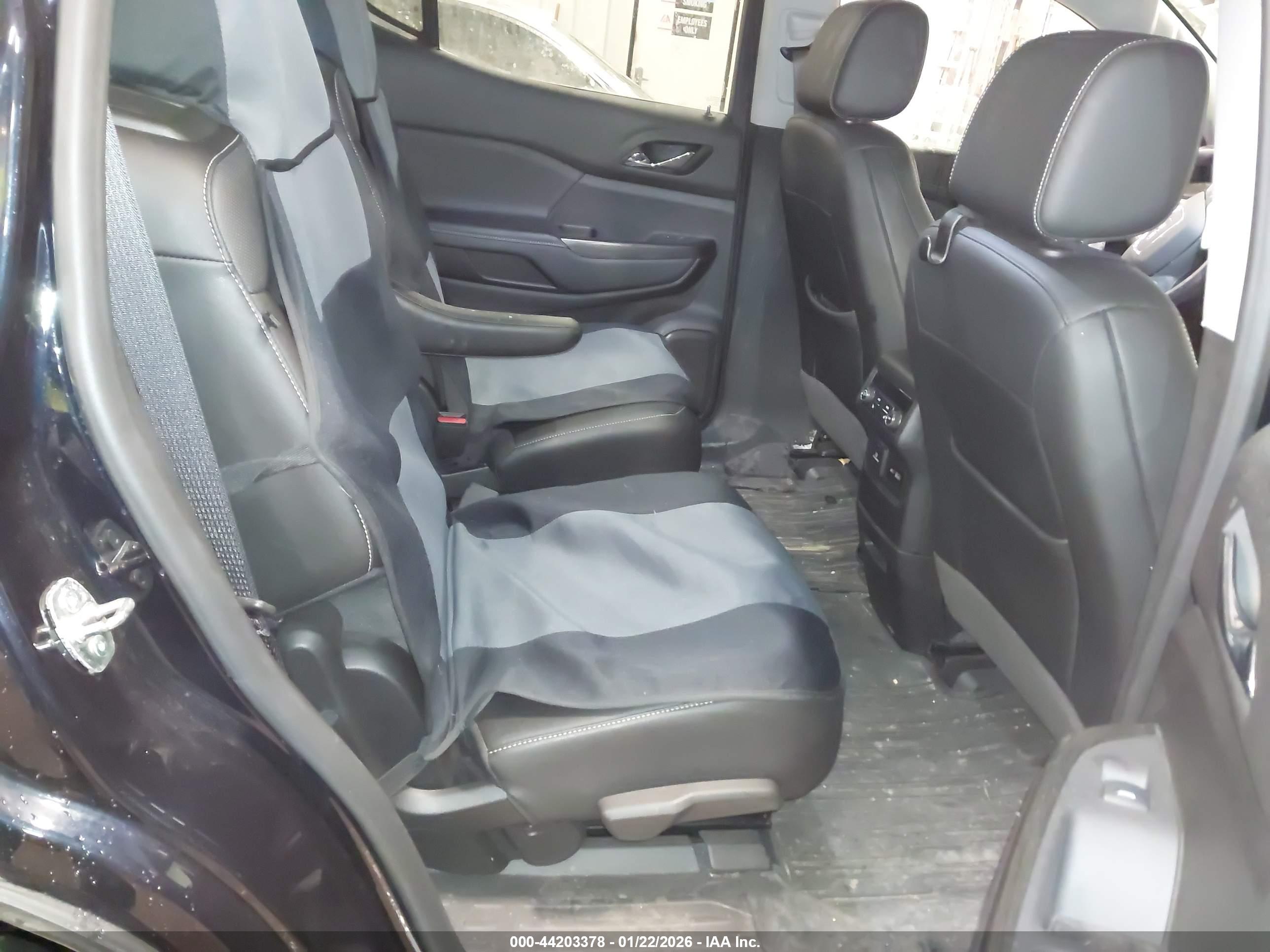 GMC ACADIA image 8