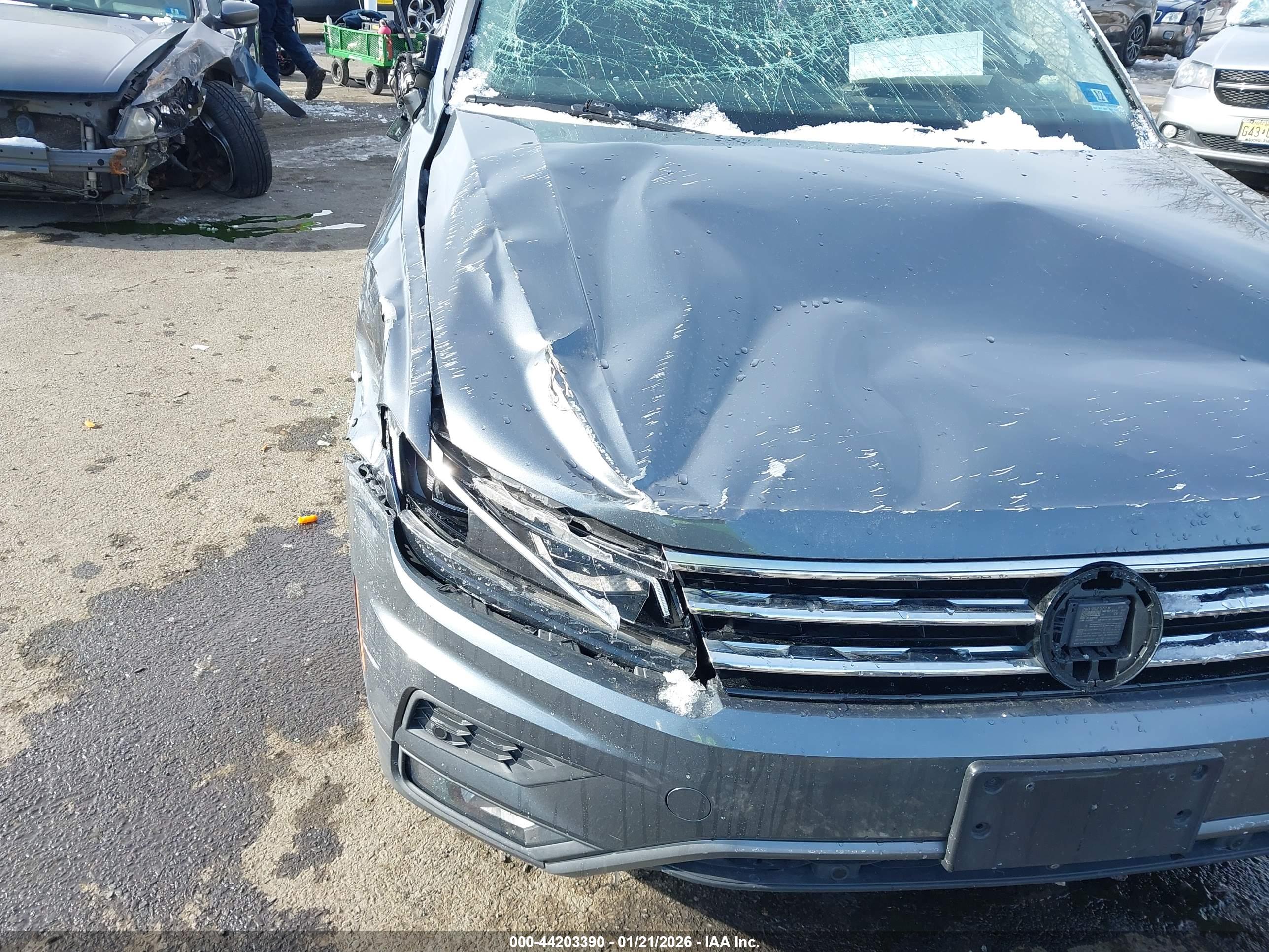 VOLKSWAGEN TIGUAN image 6