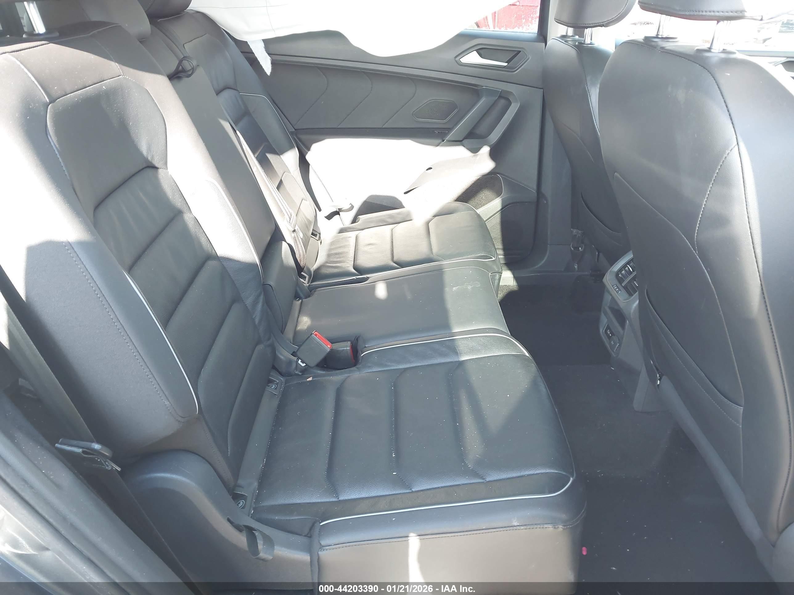 VOLKSWAGEN TIGUAN image 8