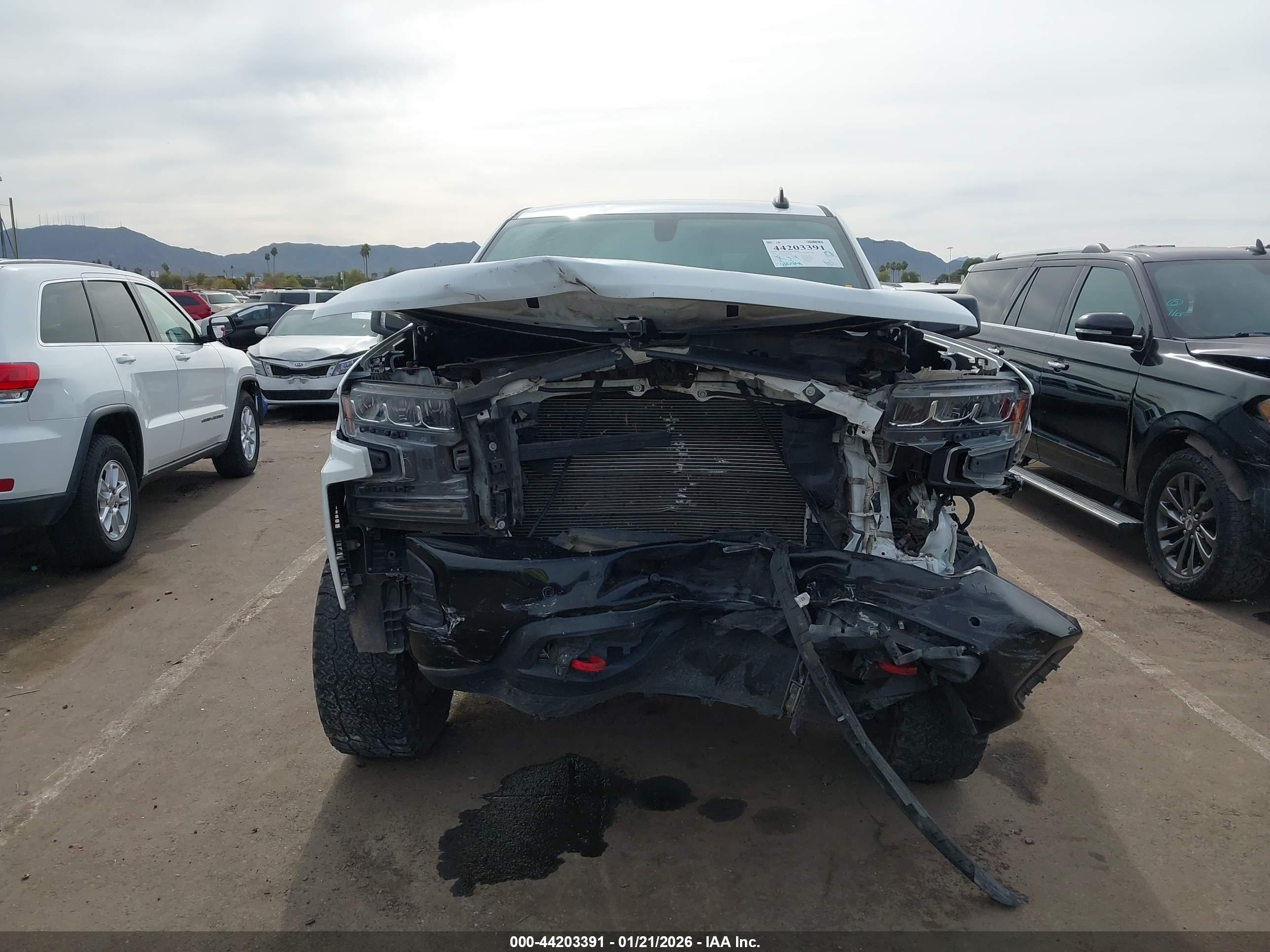 CHEVROLET SILVERADO image 6