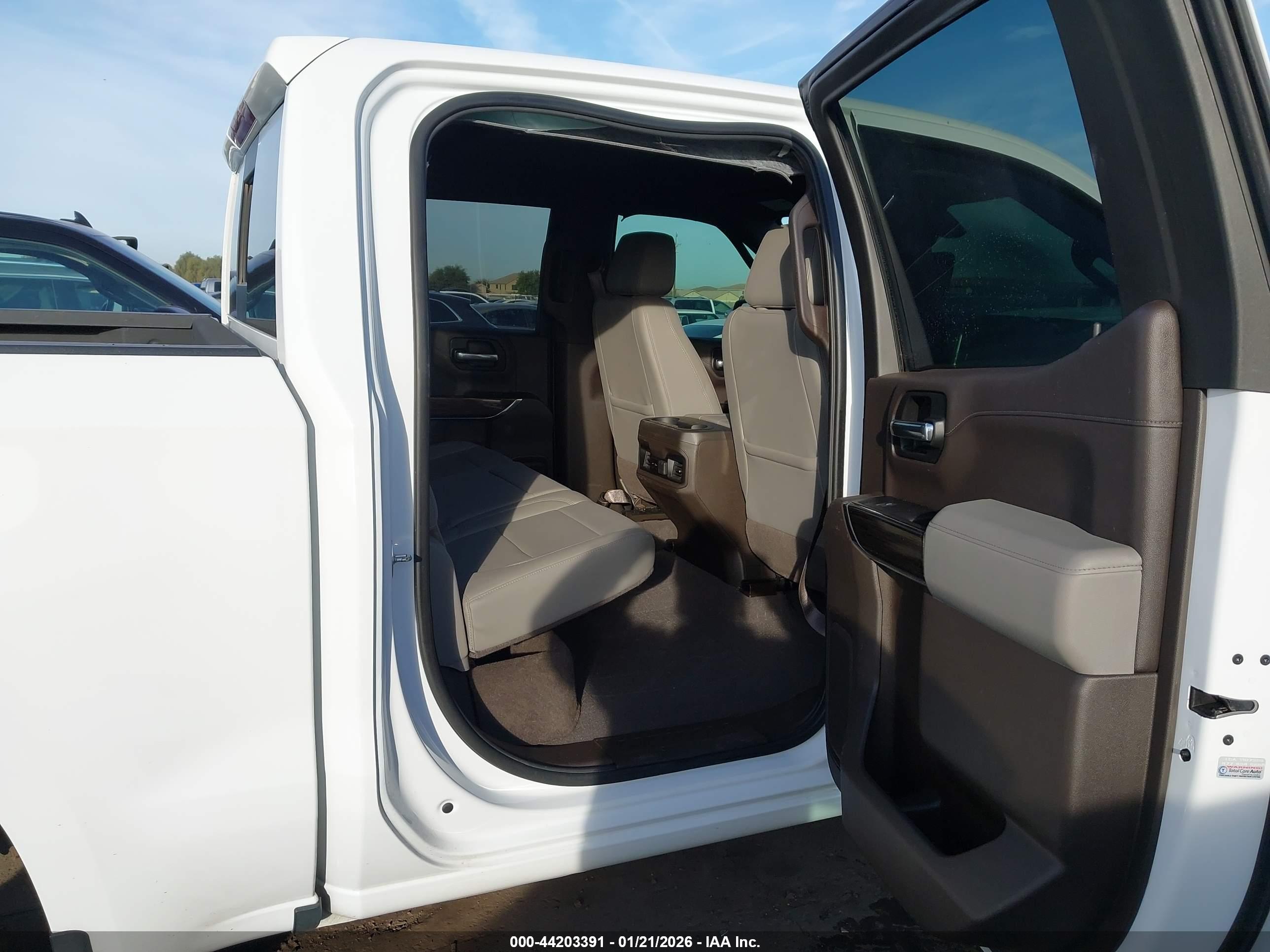CHEVROLET SILVERADO image 8