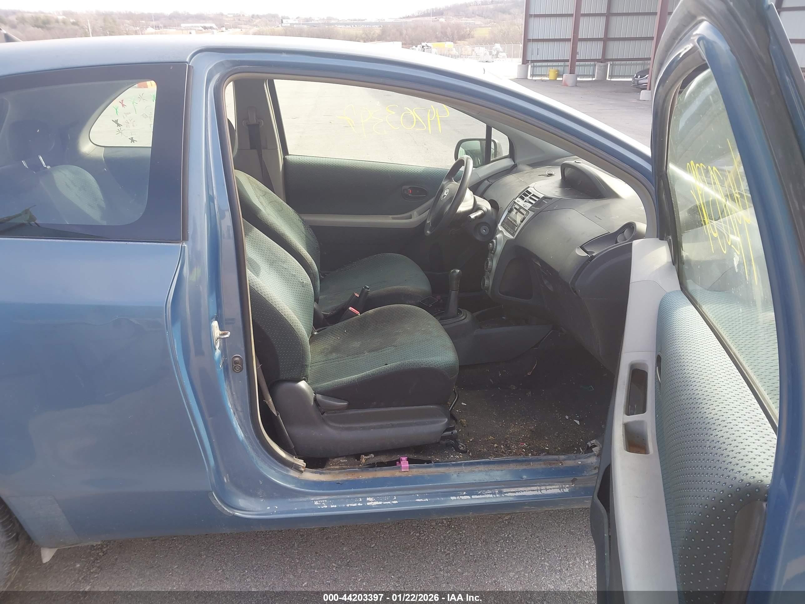 TOYOTA YARIS image 5