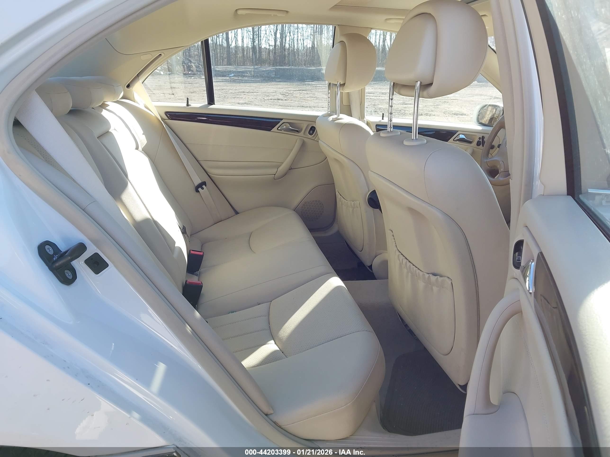 MERCEDES-BENZ C image 8