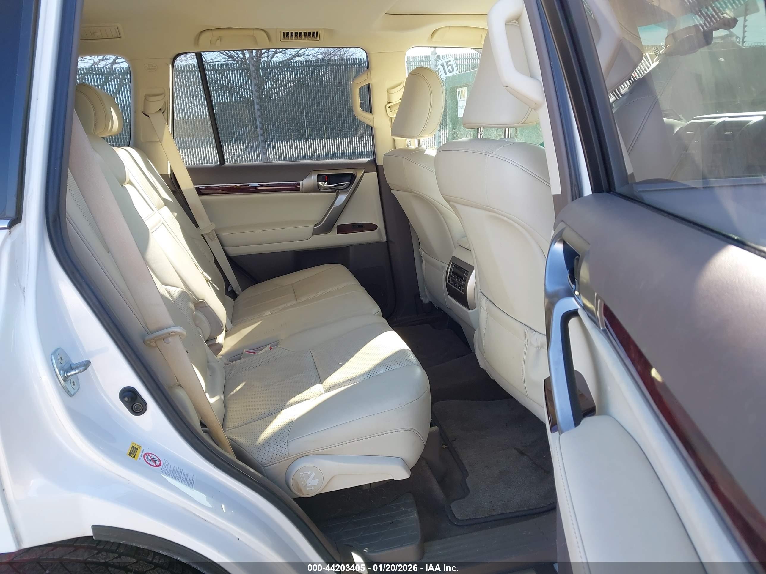 LEXUS GX image 8