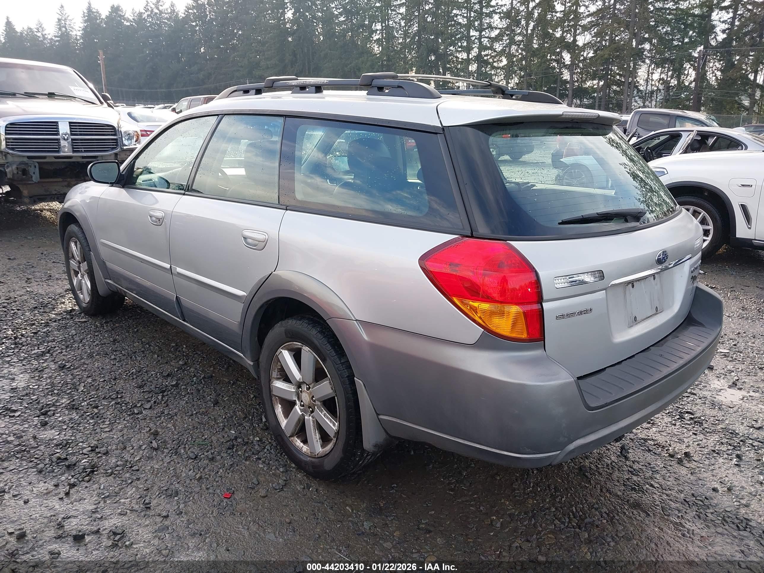 SUBARU OUTBACK image 3