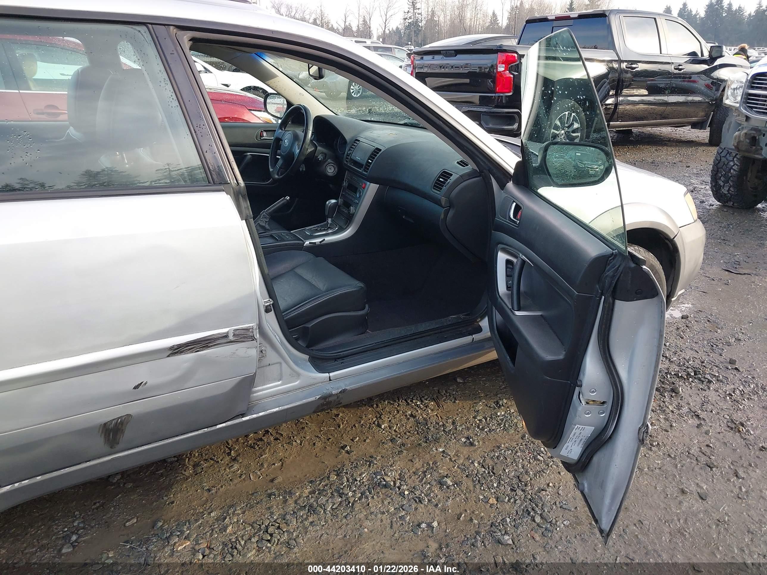 SUBARU OUTBACK image 5