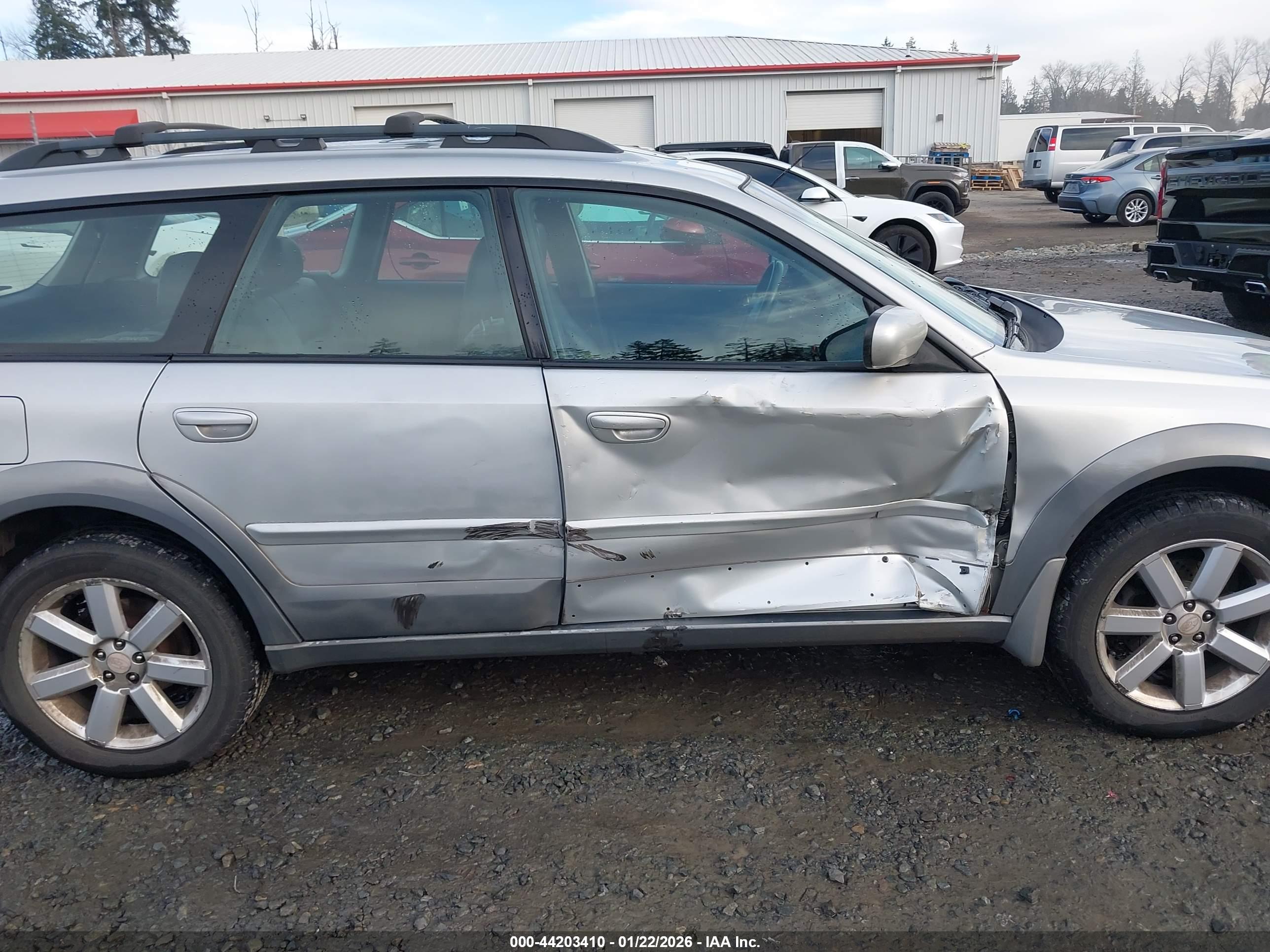 SUBARU OUTBACK image 6