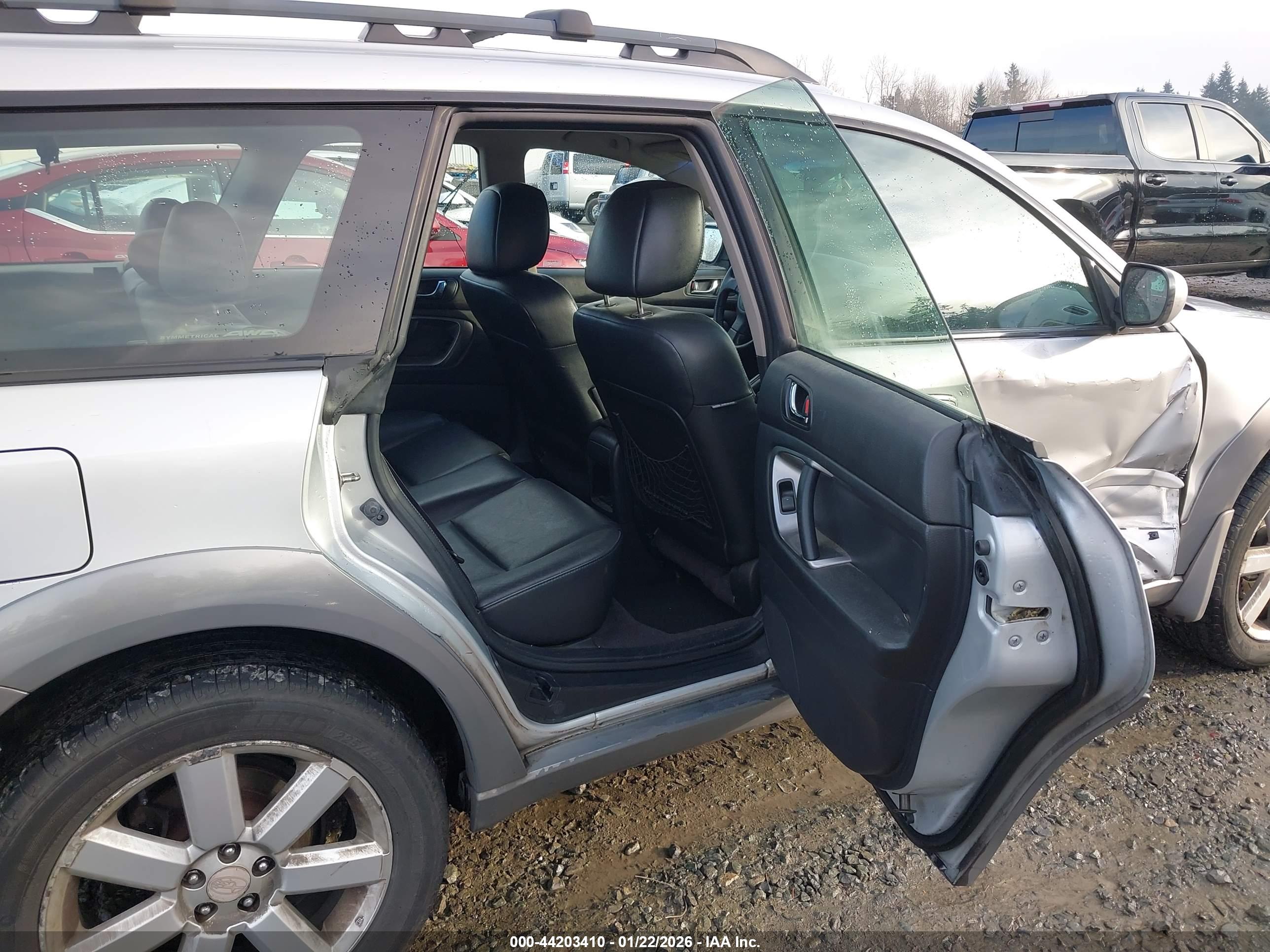 SUBARU OUTBACK image 8