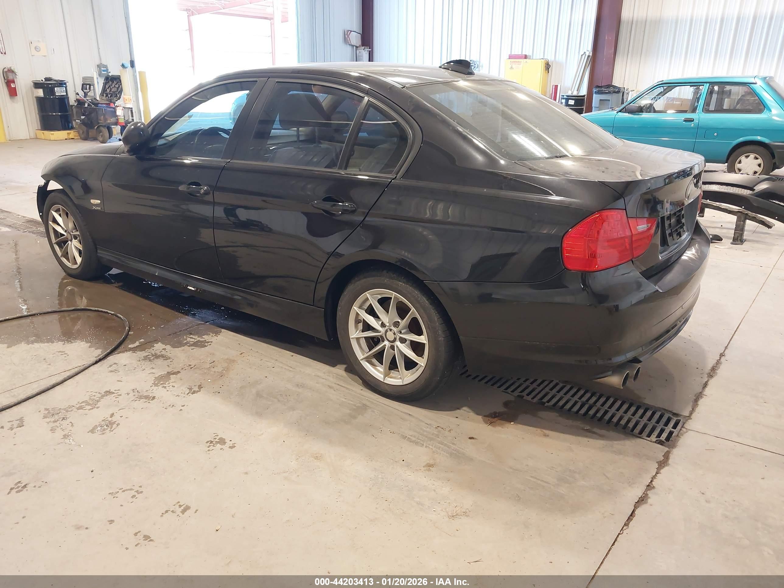 BMW 328I image 3