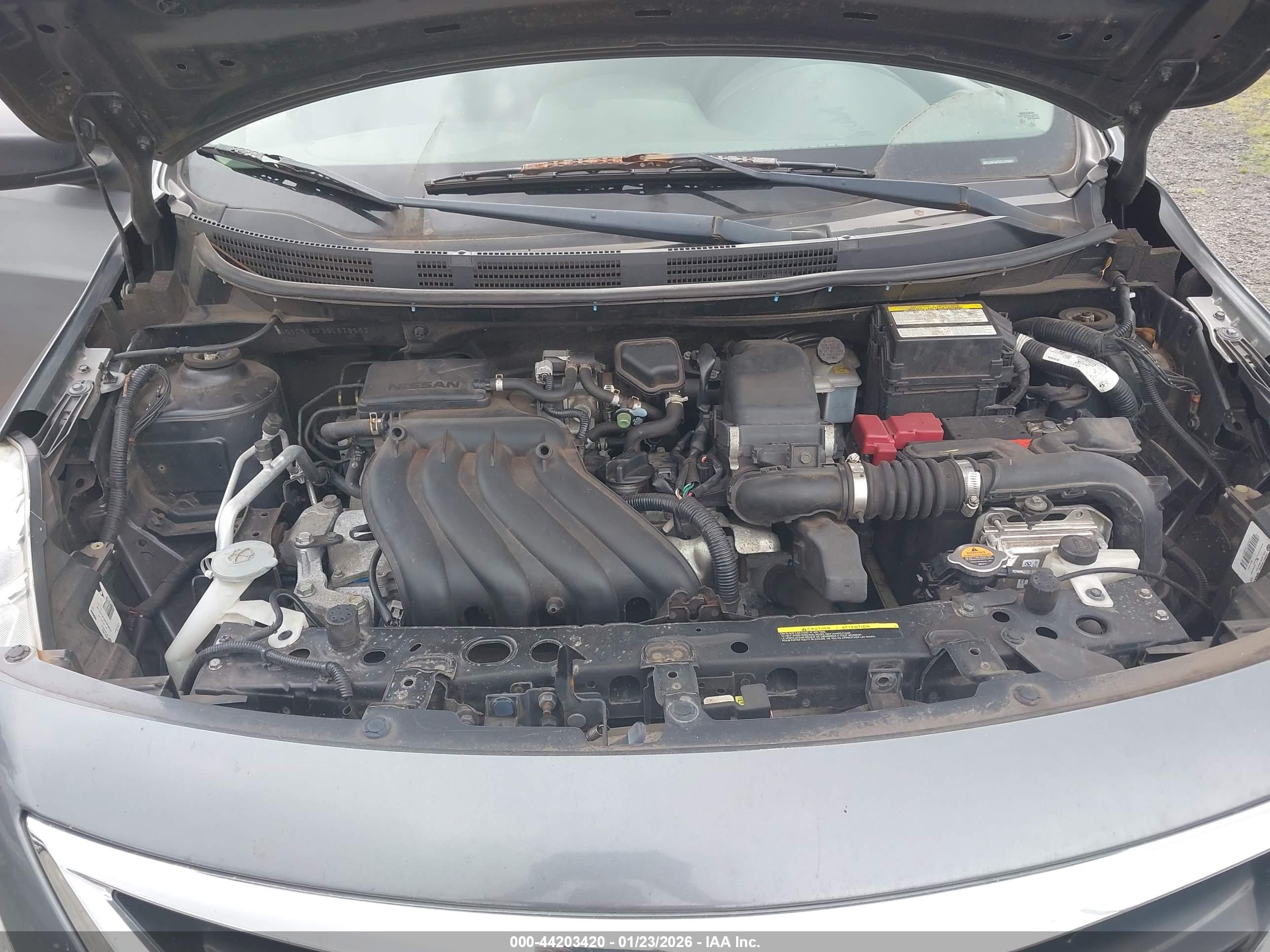 NISSAN VERSA image 10