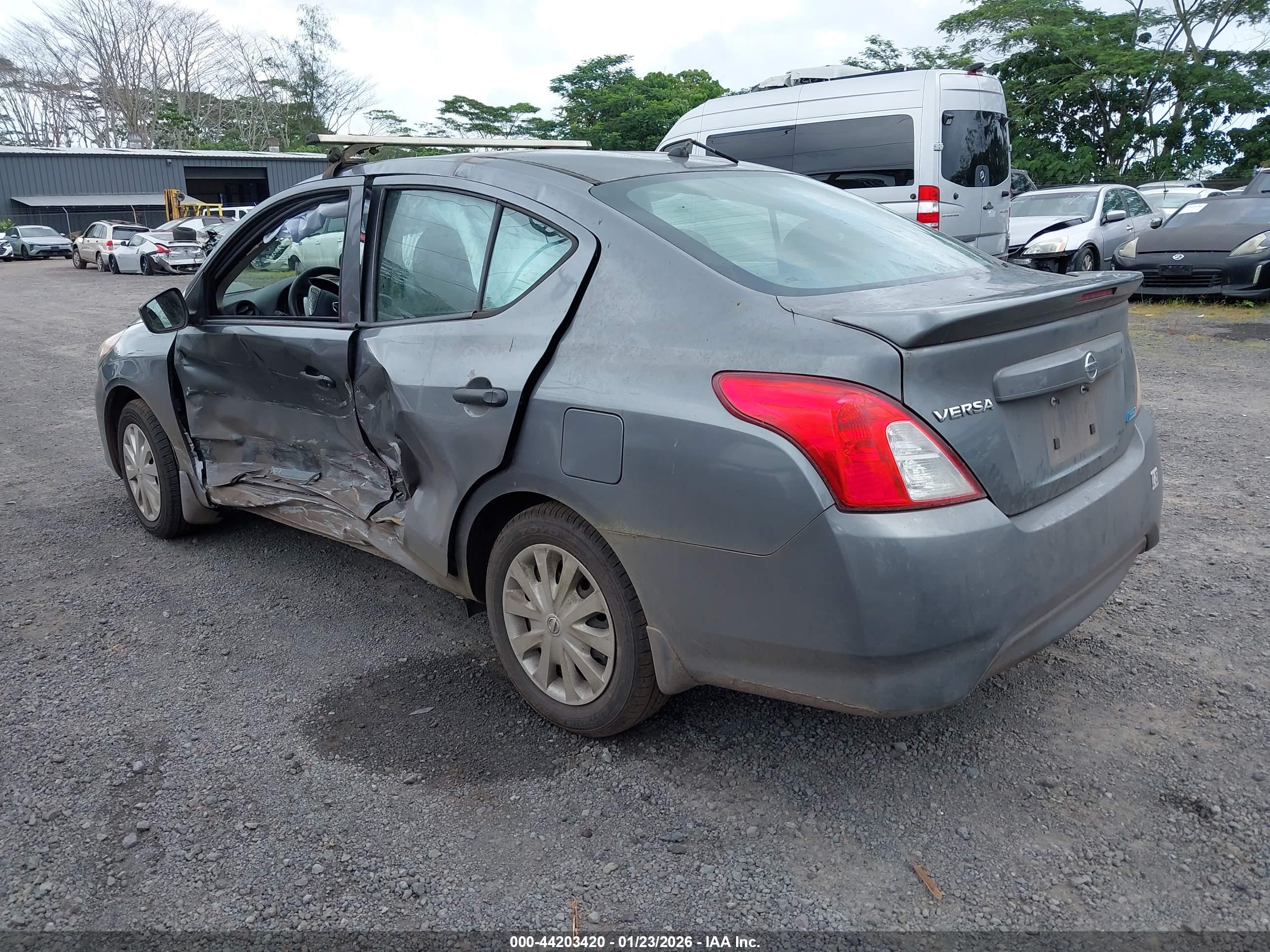 NISSAN VERSA image 3