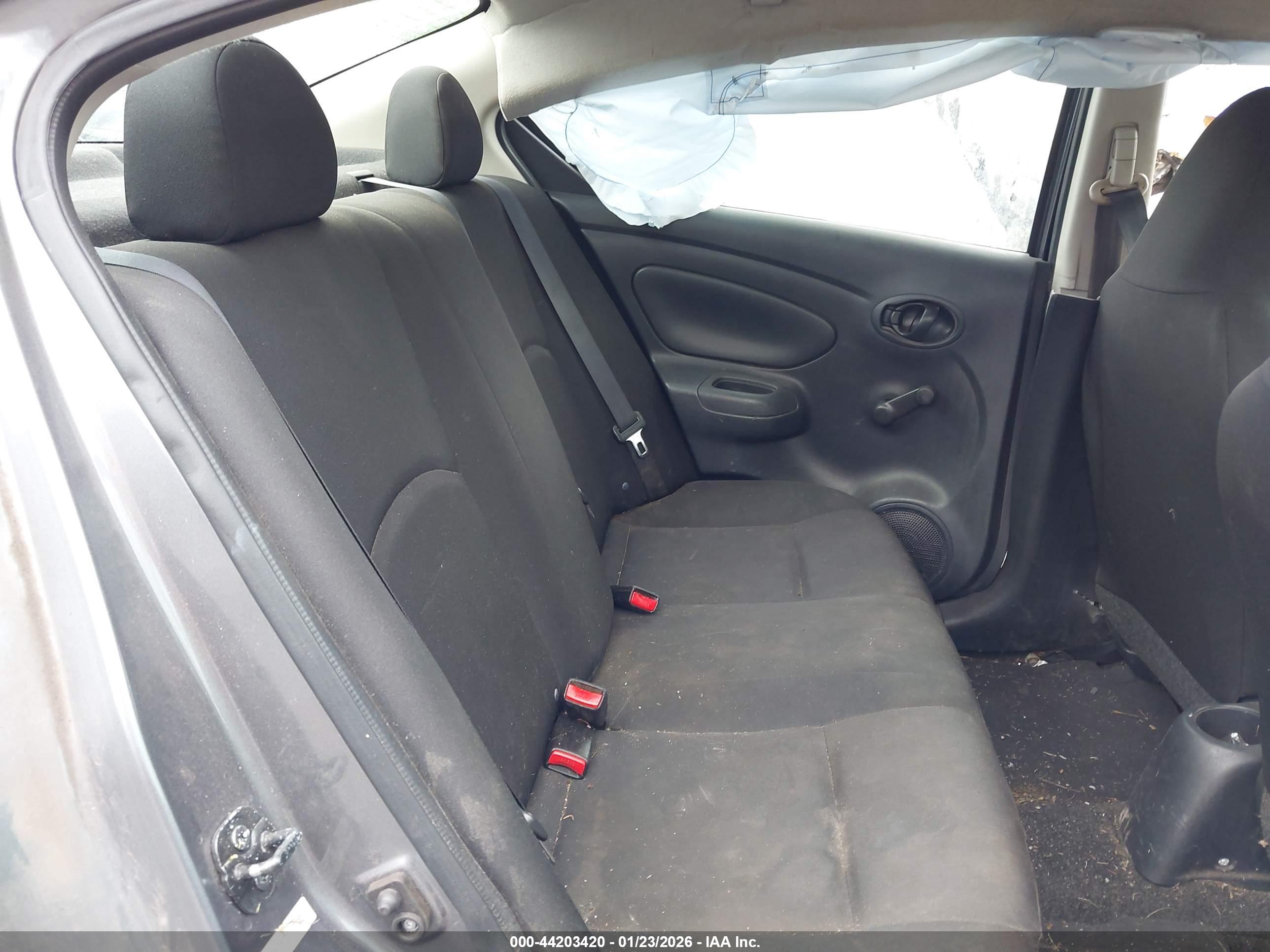 NISSAN VERSA image 8