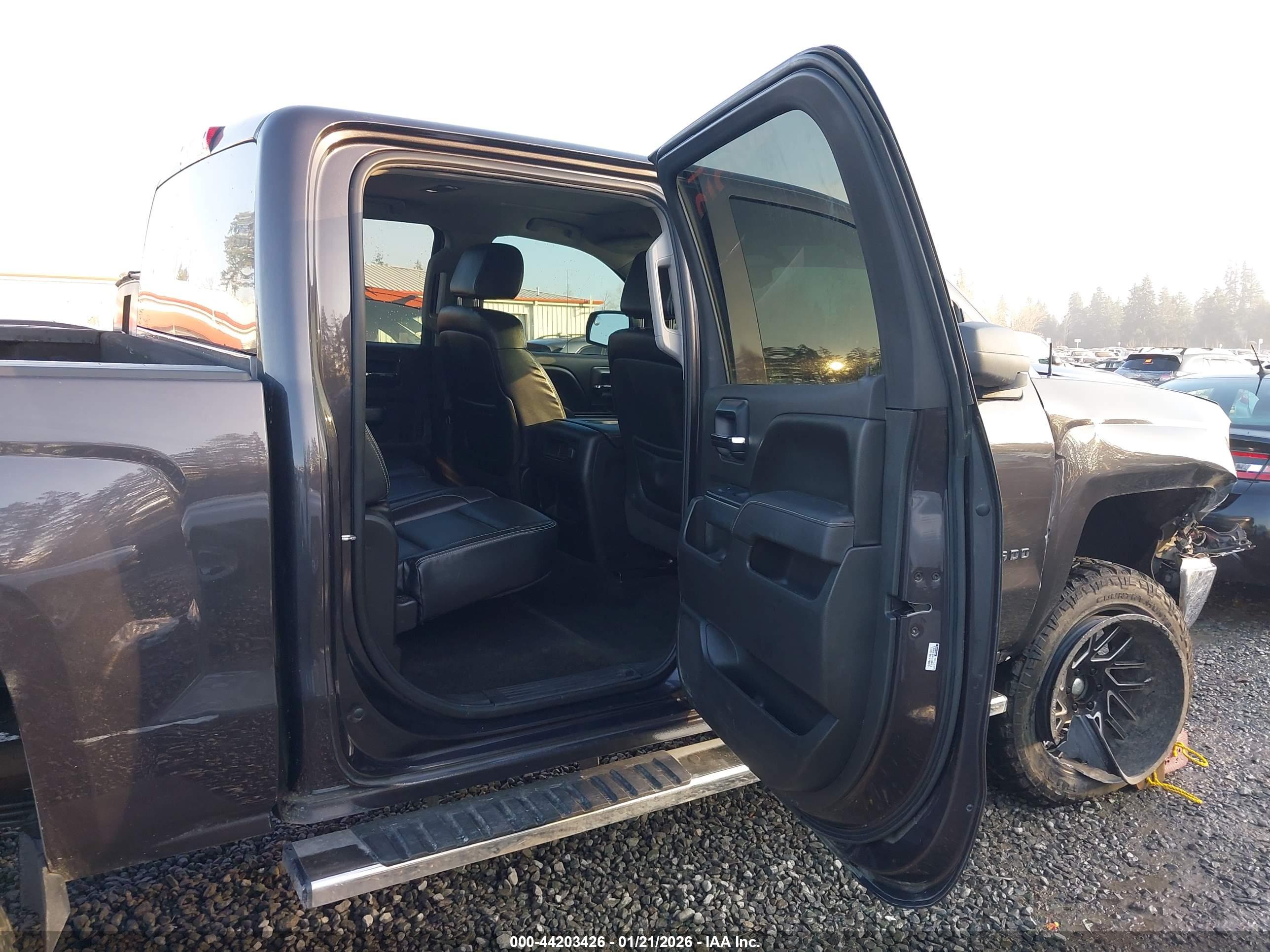 CHEVROLET SILVERADO image 8