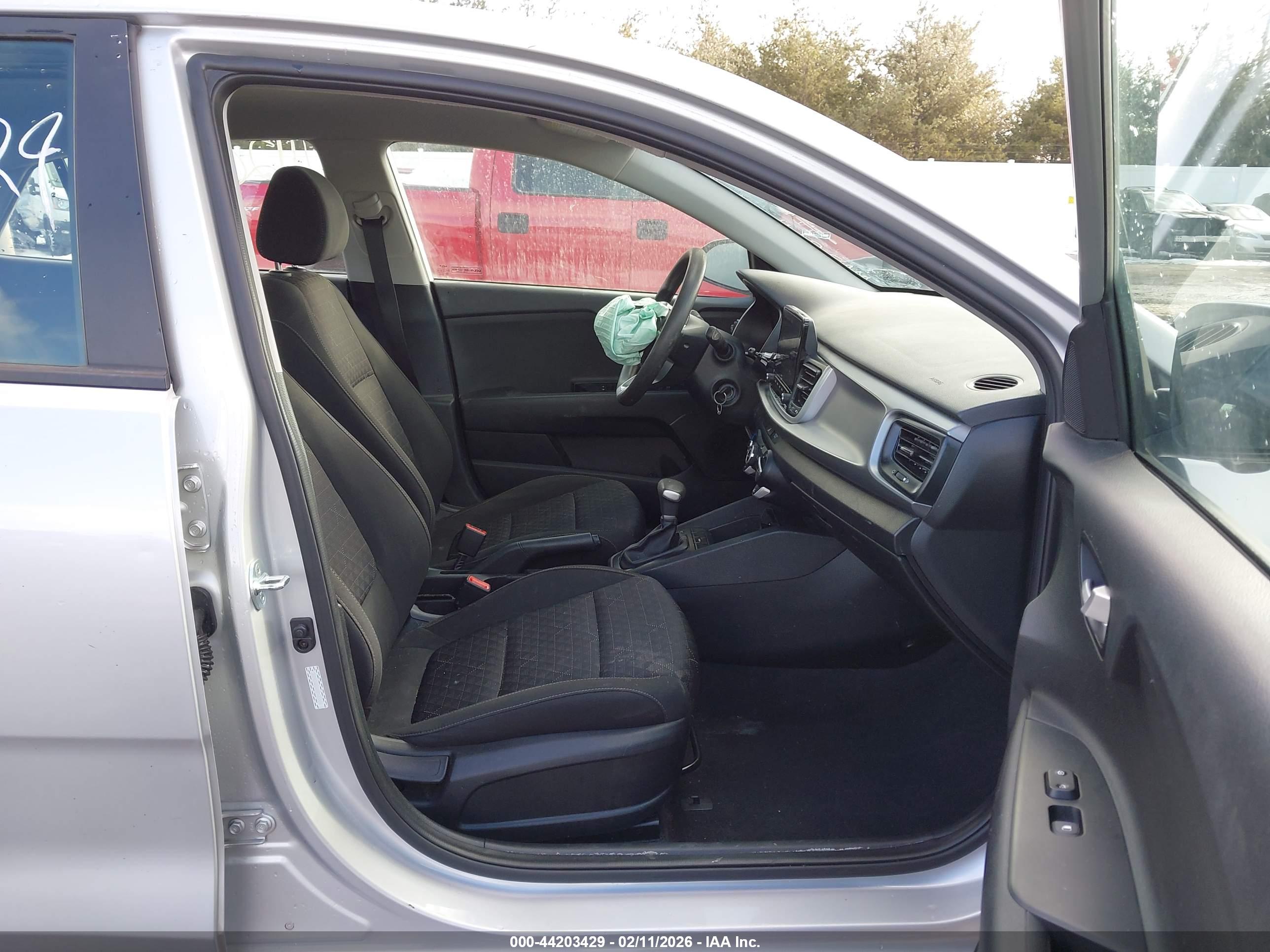 KIA RIO image 5