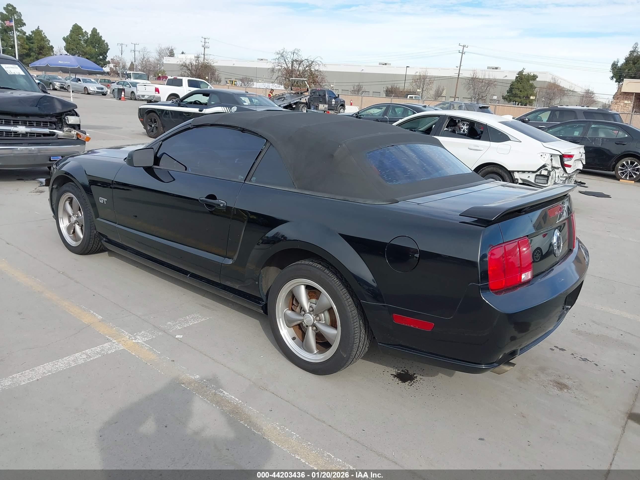 FORD MUSTANG image 3