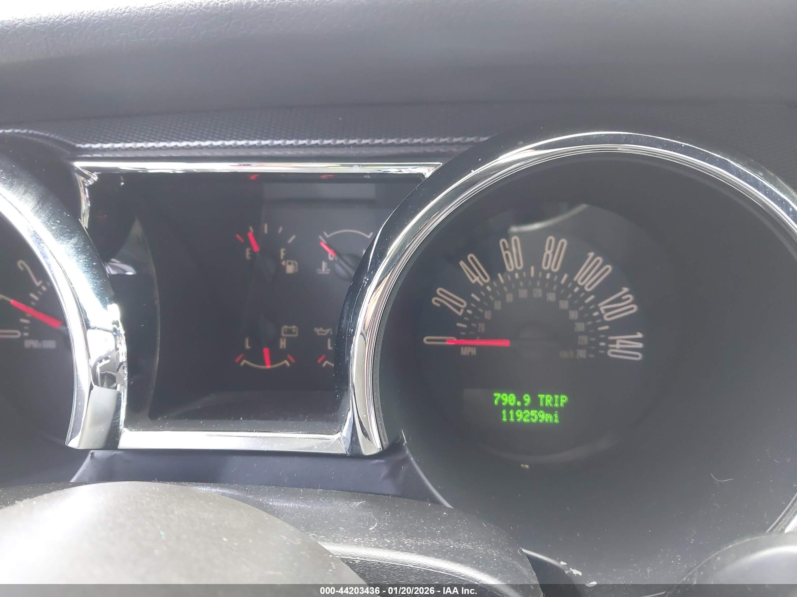 FORD MUSTANG image 7