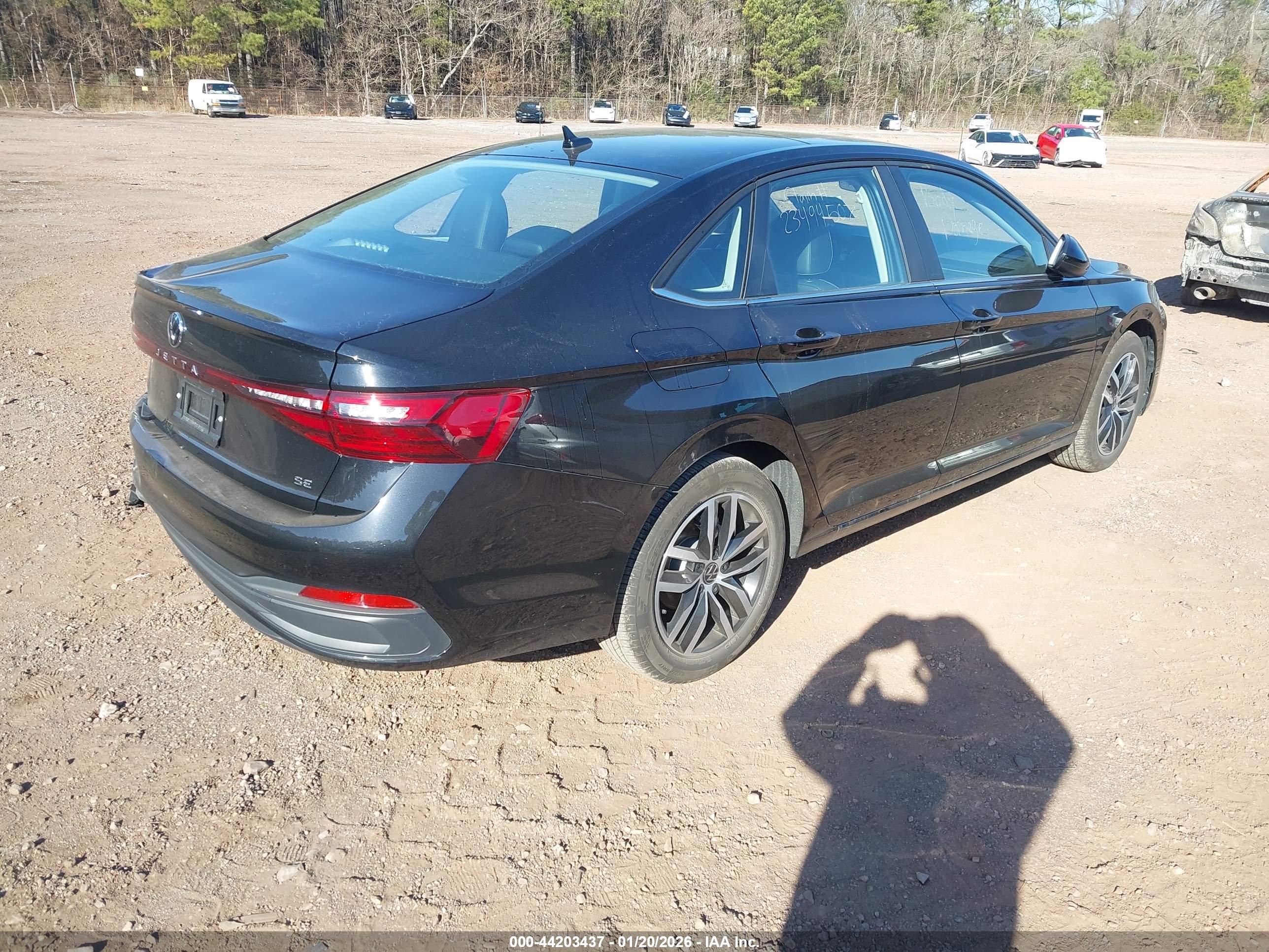 VOLKSWAGEN JETTA image 4