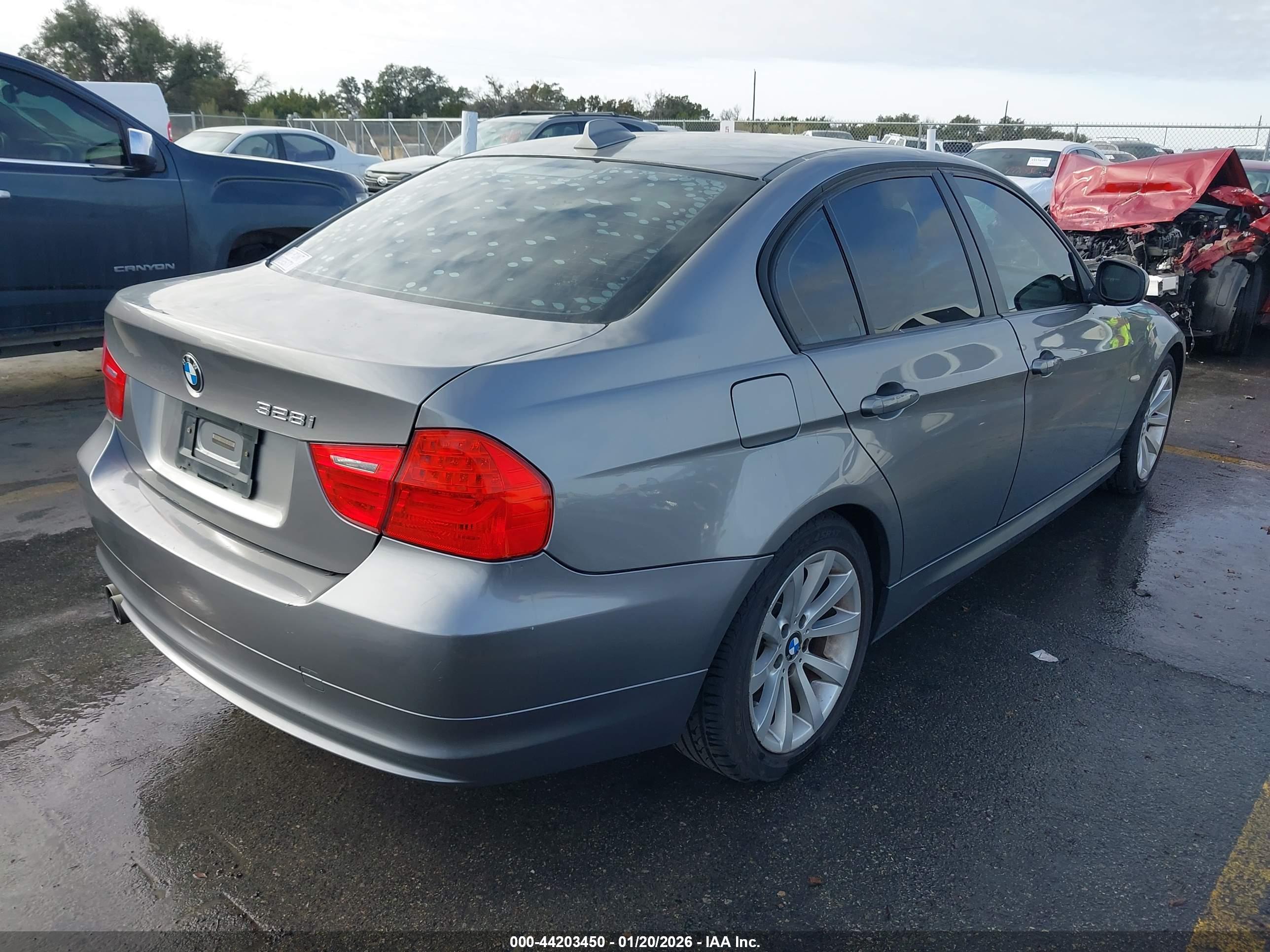 BMW 328I image 4